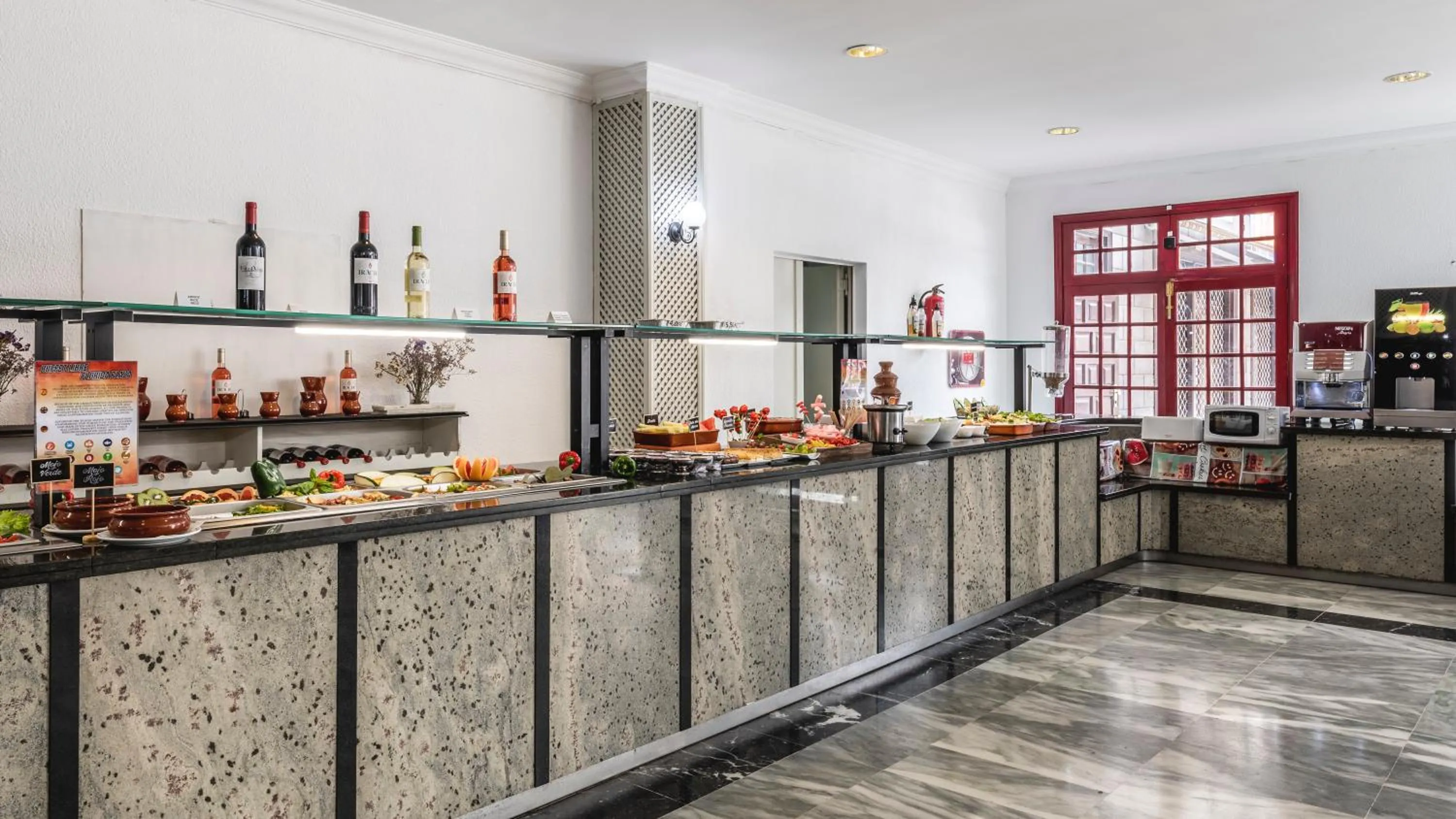 Food and drinks in Be Smart Florida Plaza