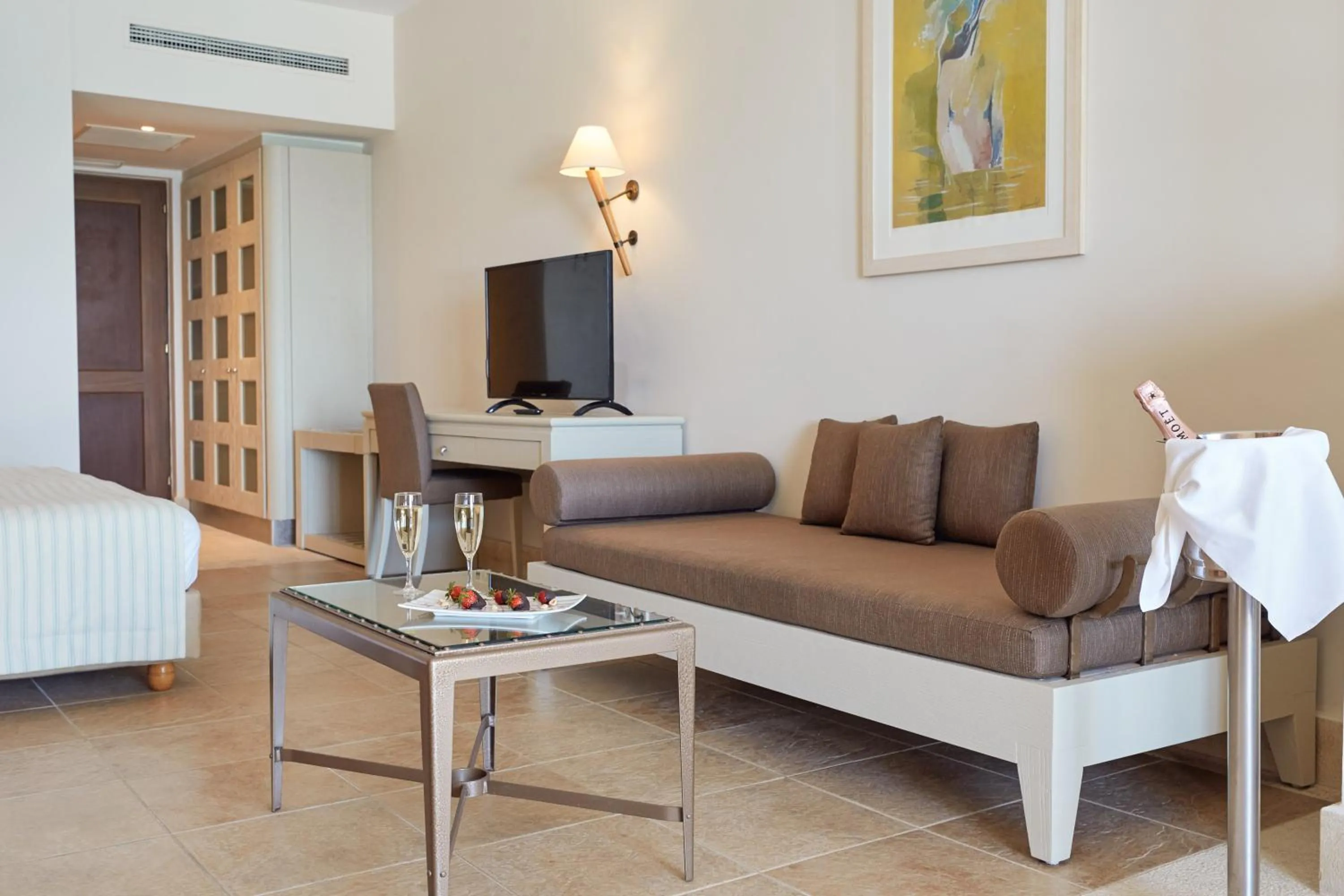 TV and multimedia, Bed in Giannoulis - Grand Bay Beach Resort (Exclusive Adults Only)