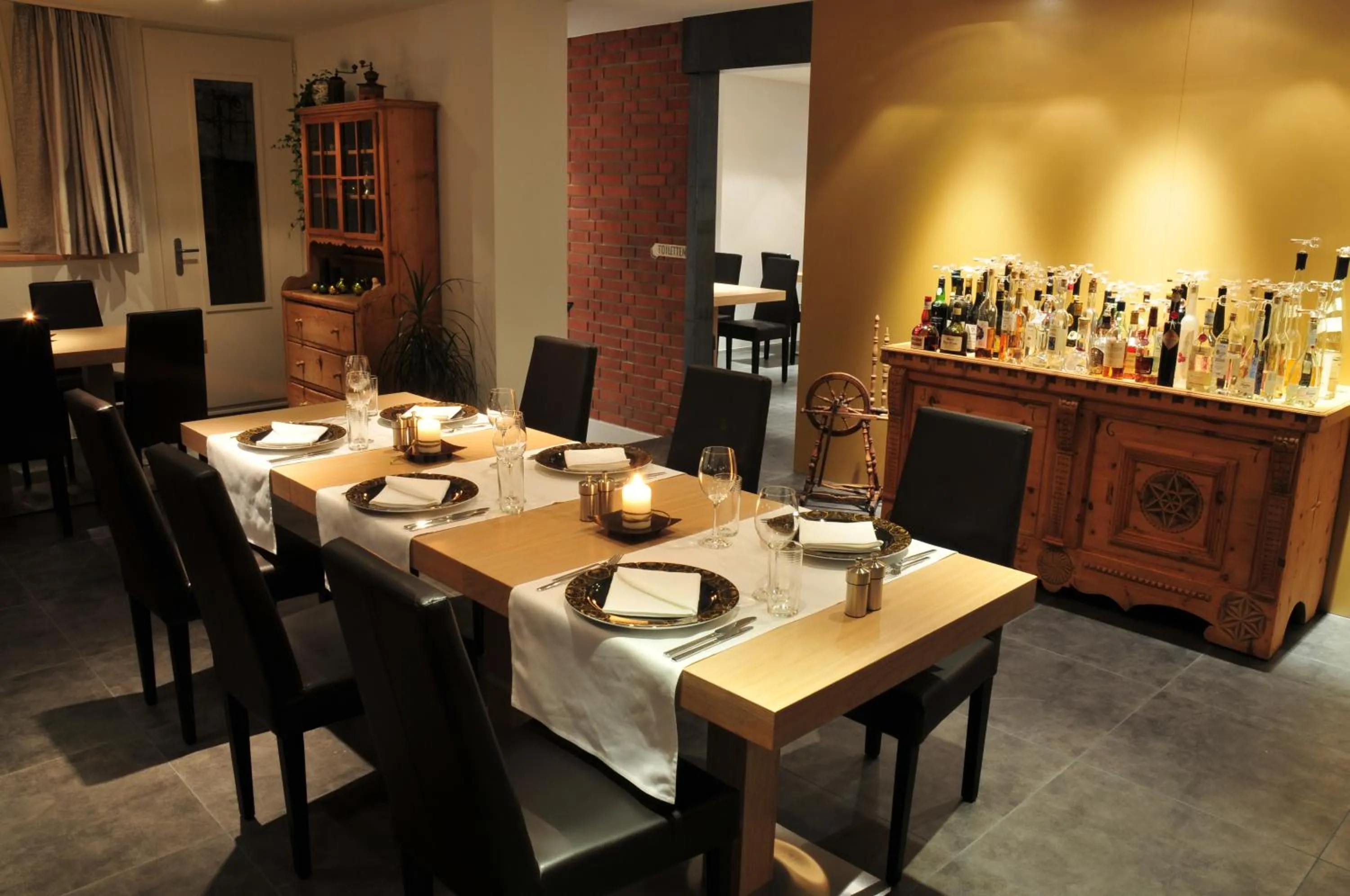 Restaurant/places to eat in Hotel Filli