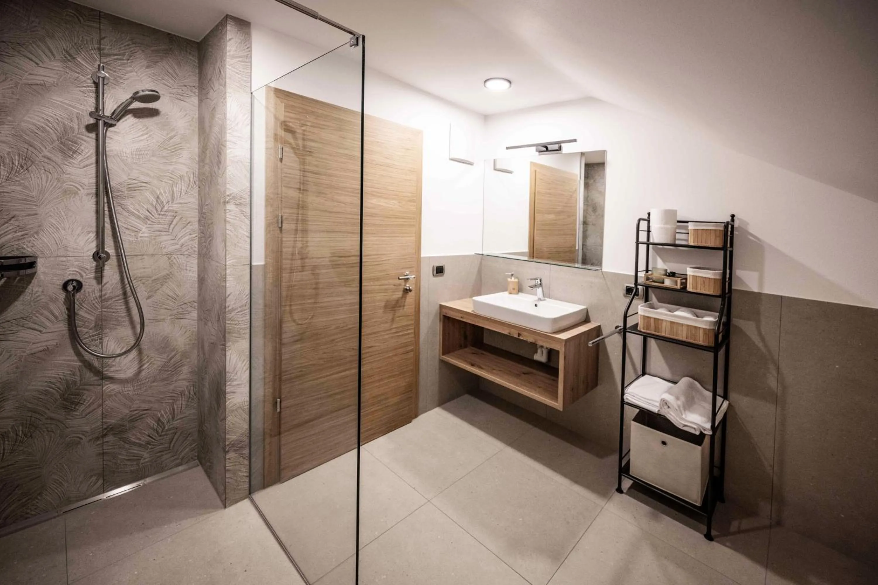 Shower, Bed in Active Hotel Sonne