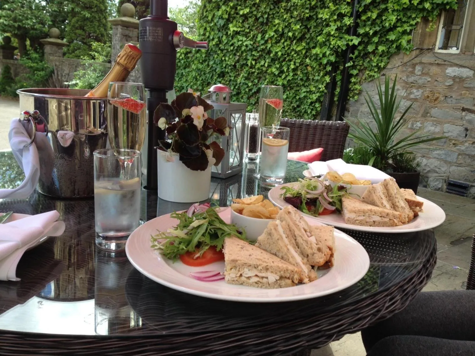 Restaurant/places to eat in Stirk House Hotel