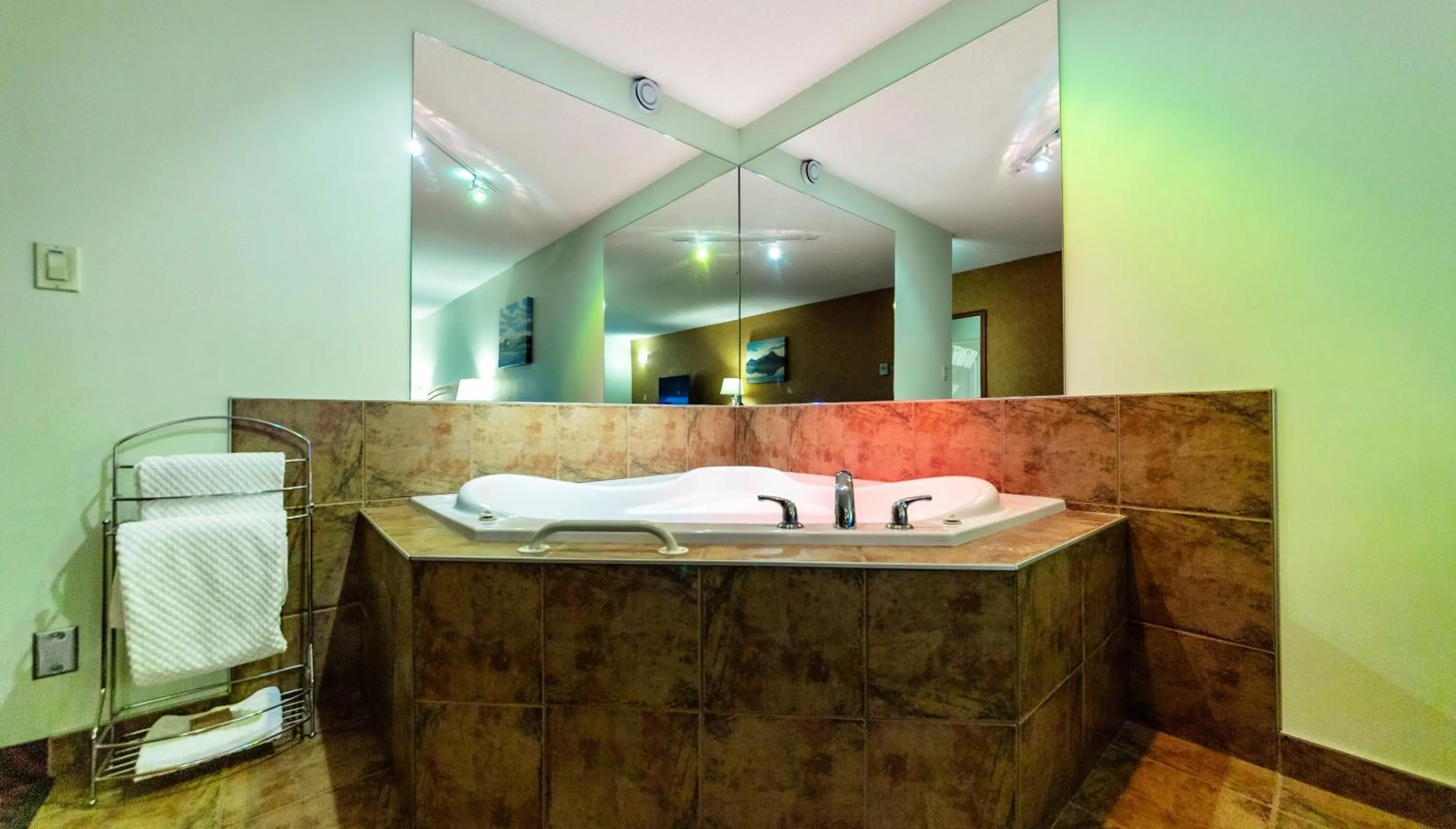 Spa and wellness centre/facilities in Service Plus Inns and Suites Calgary