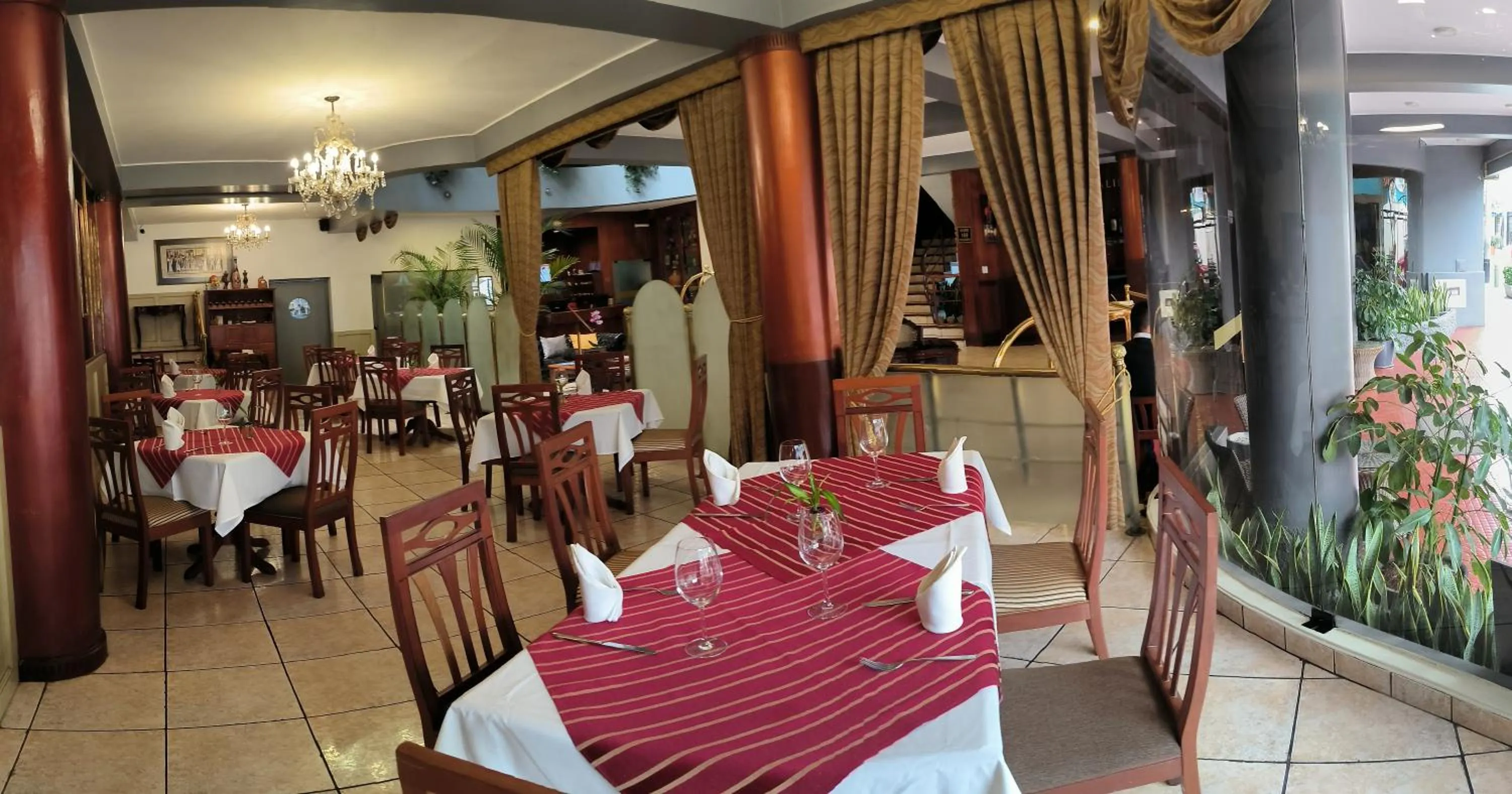 Restaurant/places to eat in Faraona Grand Hotel