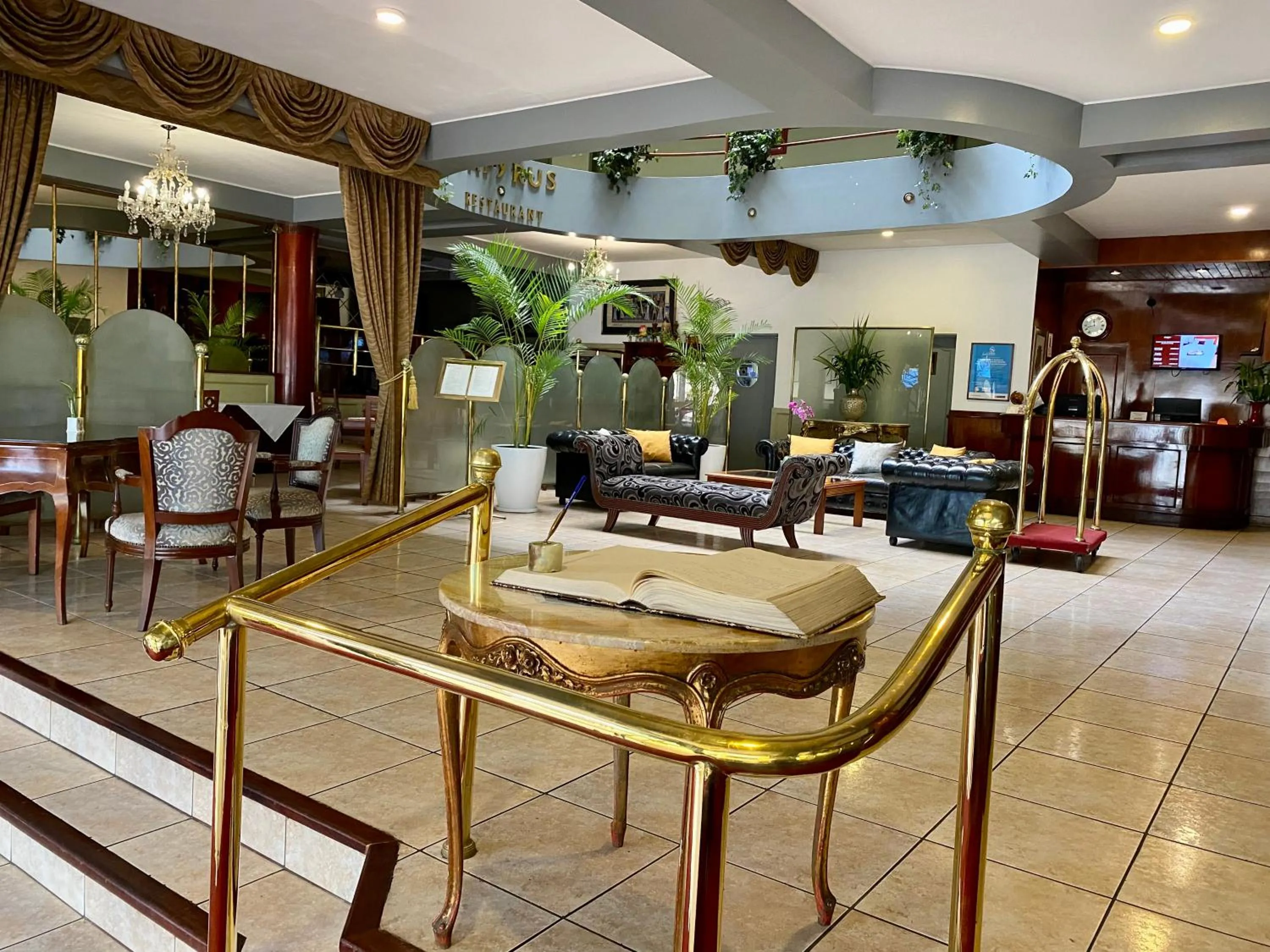 Living room in Faraona Grand Hotel