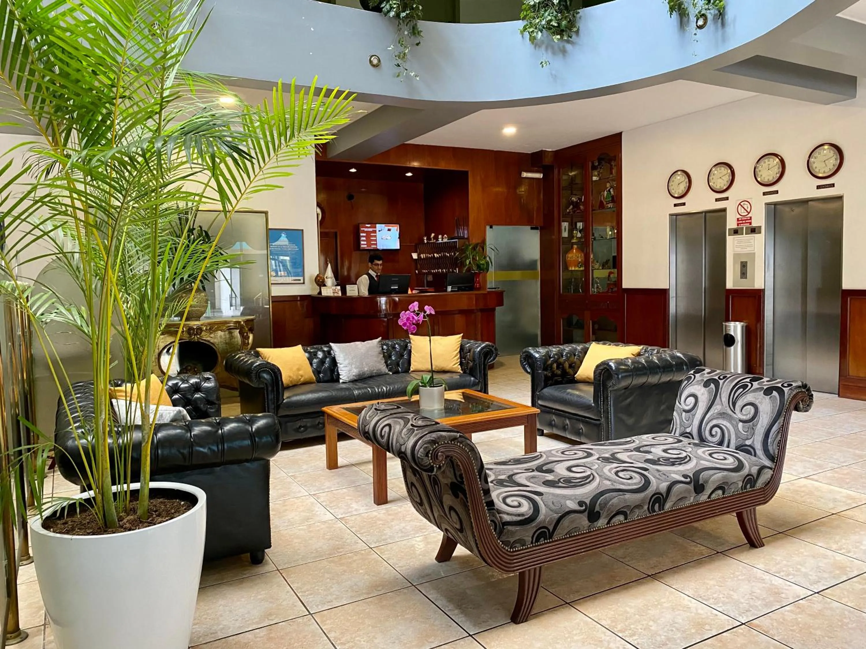 Seating area in Faraona Grand Hotel