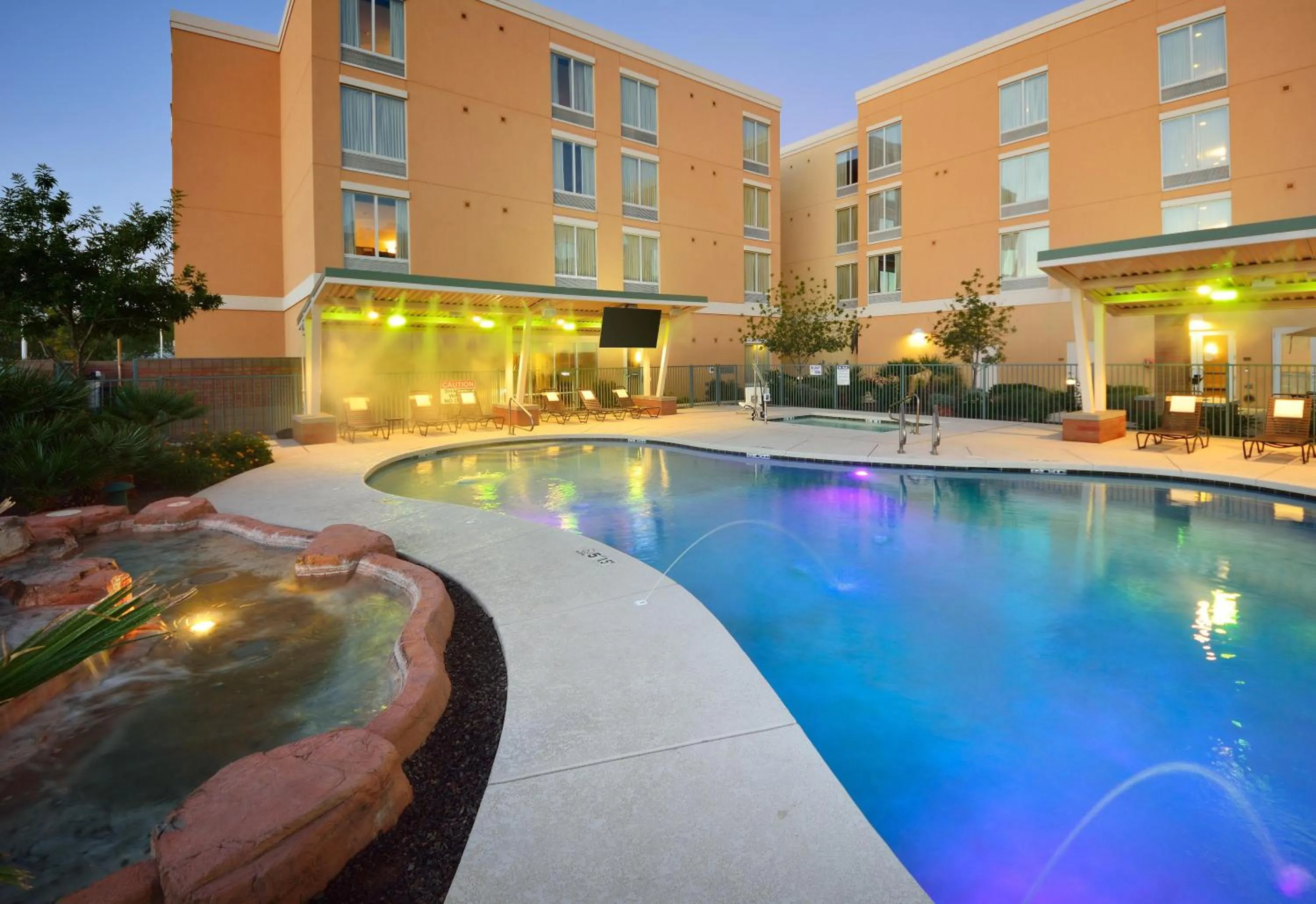 Swimming pool in Hyatt Place Phoenix/ Mesa
