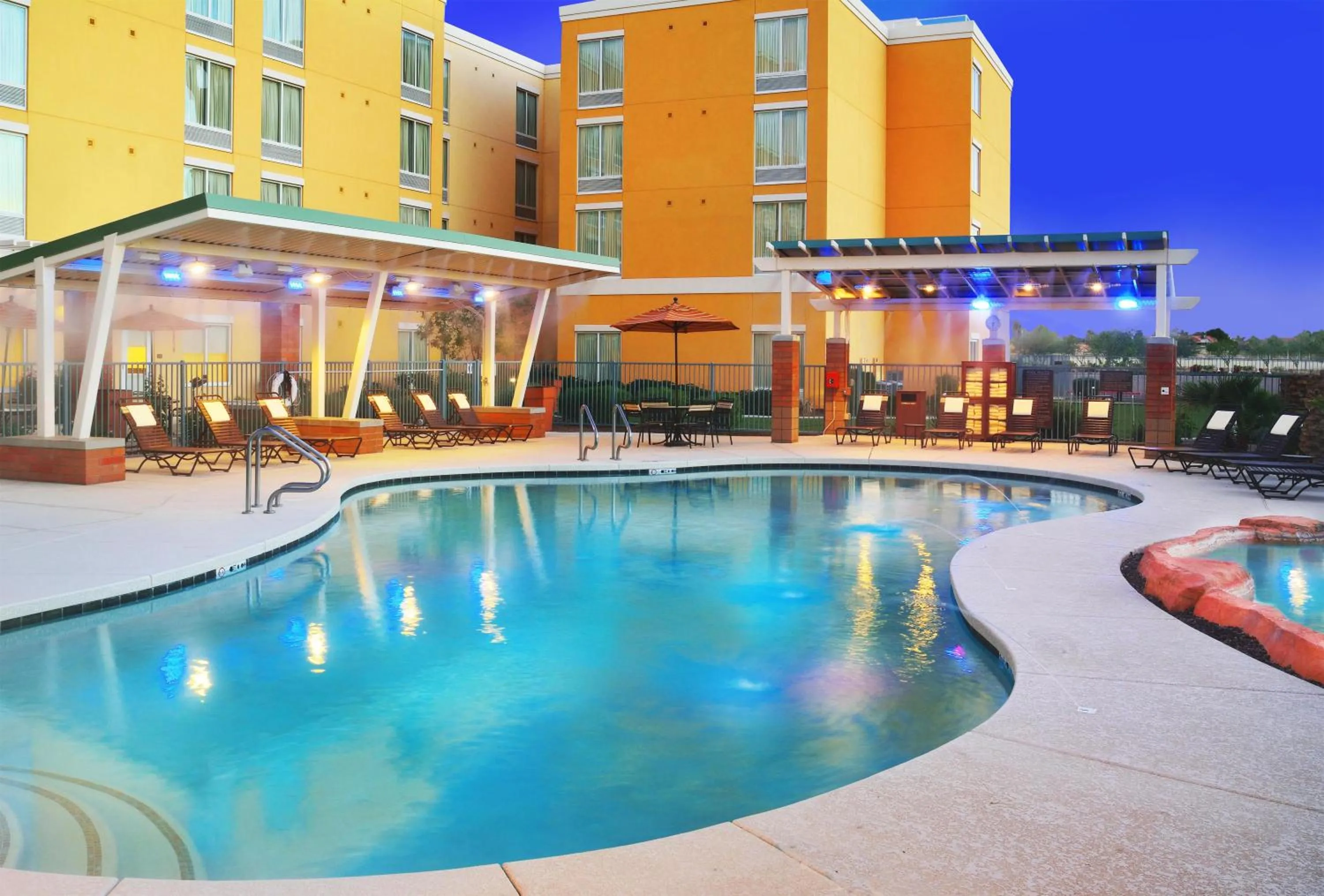 Swimming pool in Hyatt Place Phoenix/ Mesa