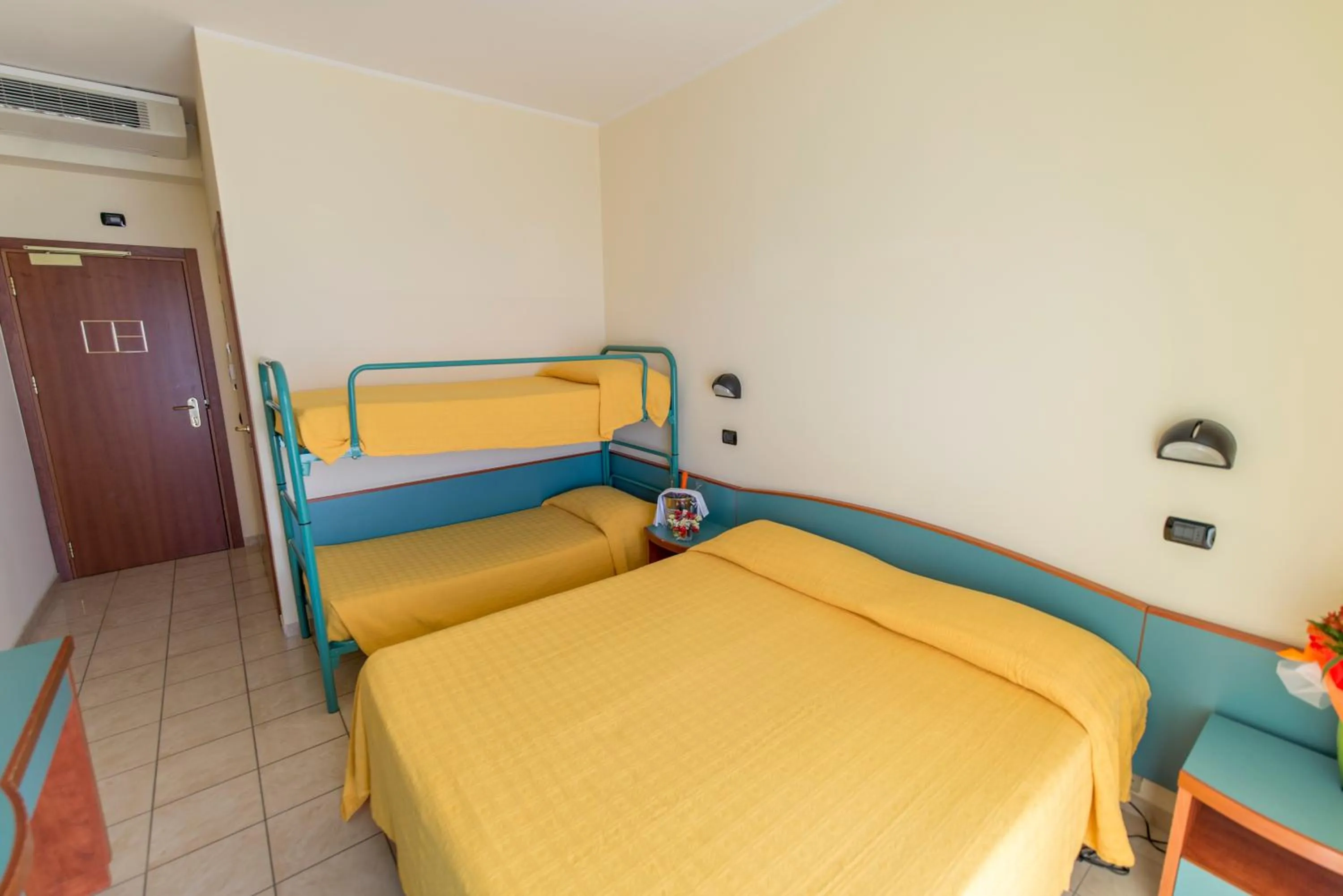 bunk bed in Hotel Atlas