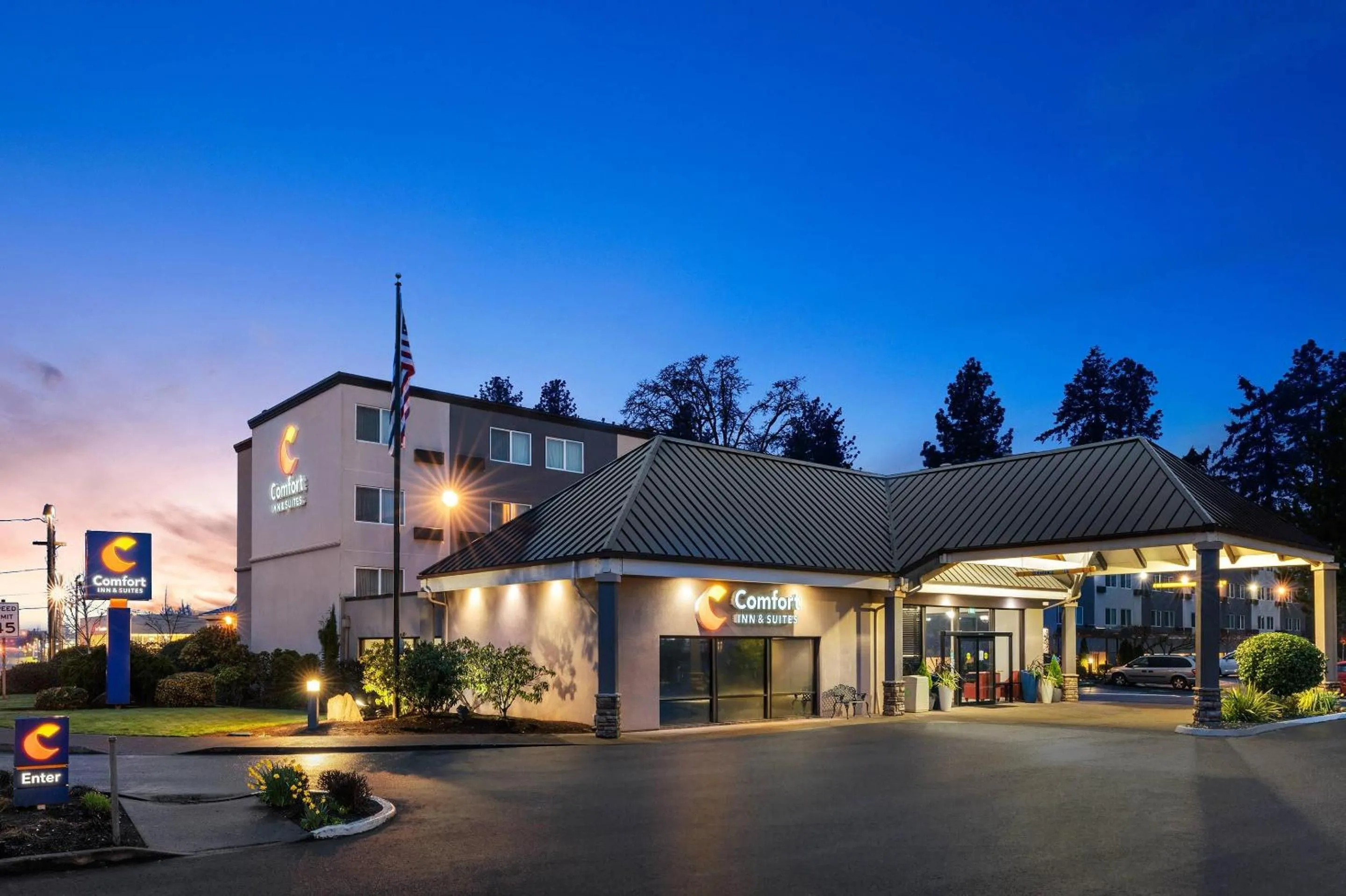 Property building in Comfort Inn & Suites Beaverton - Portland West