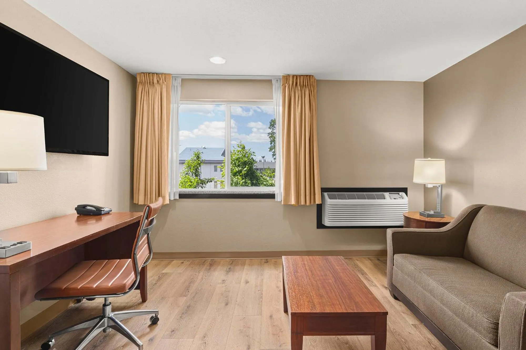 Living room in Comfort Inn & Suites Beaverton - Portland West