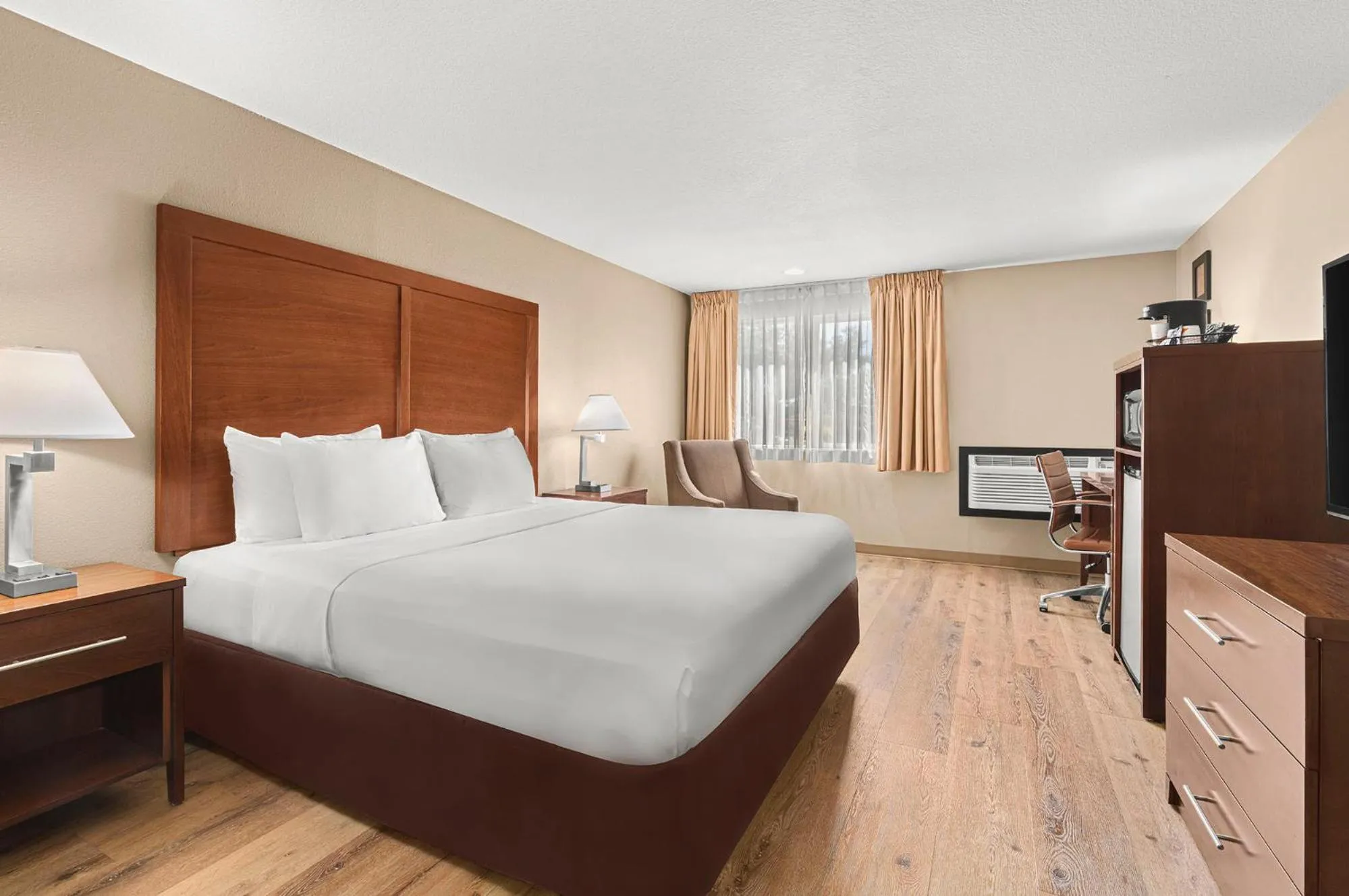 Bed in Comfort Inn & Suites Beaverton - Portland West