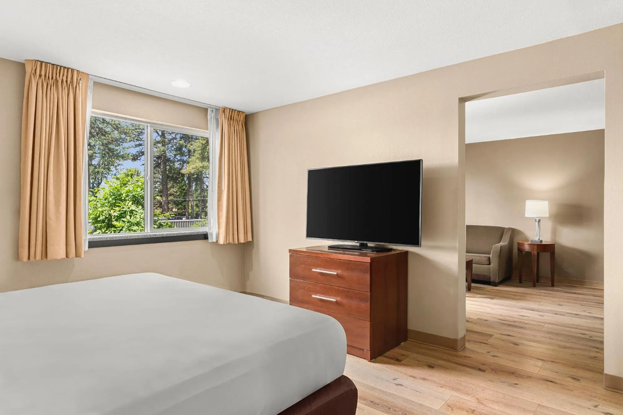 Bed in Comfort Inn & Suites Beaverton - Portland West