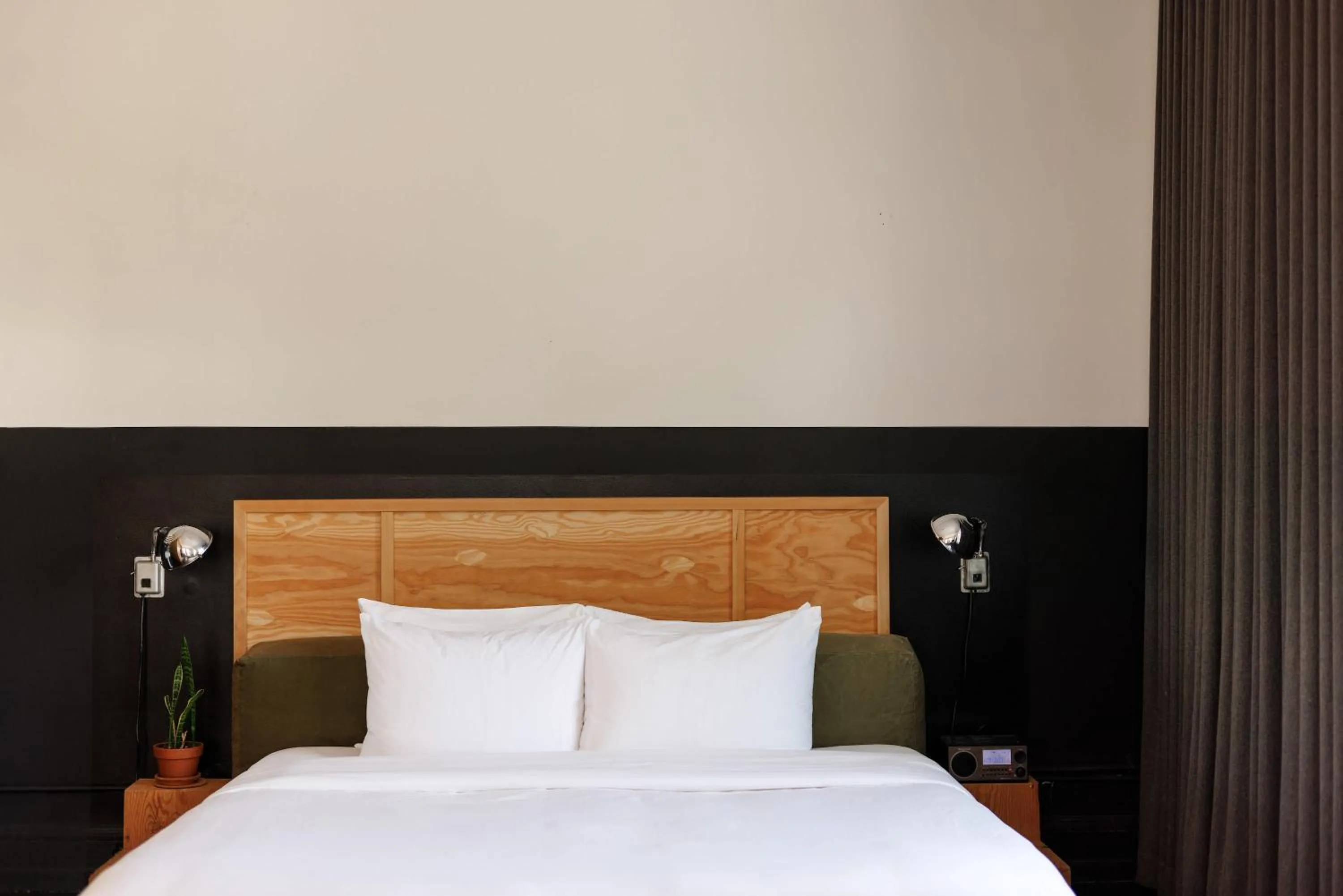 Property building, Bed in The Clyde Hotel Portland By Kasa Living