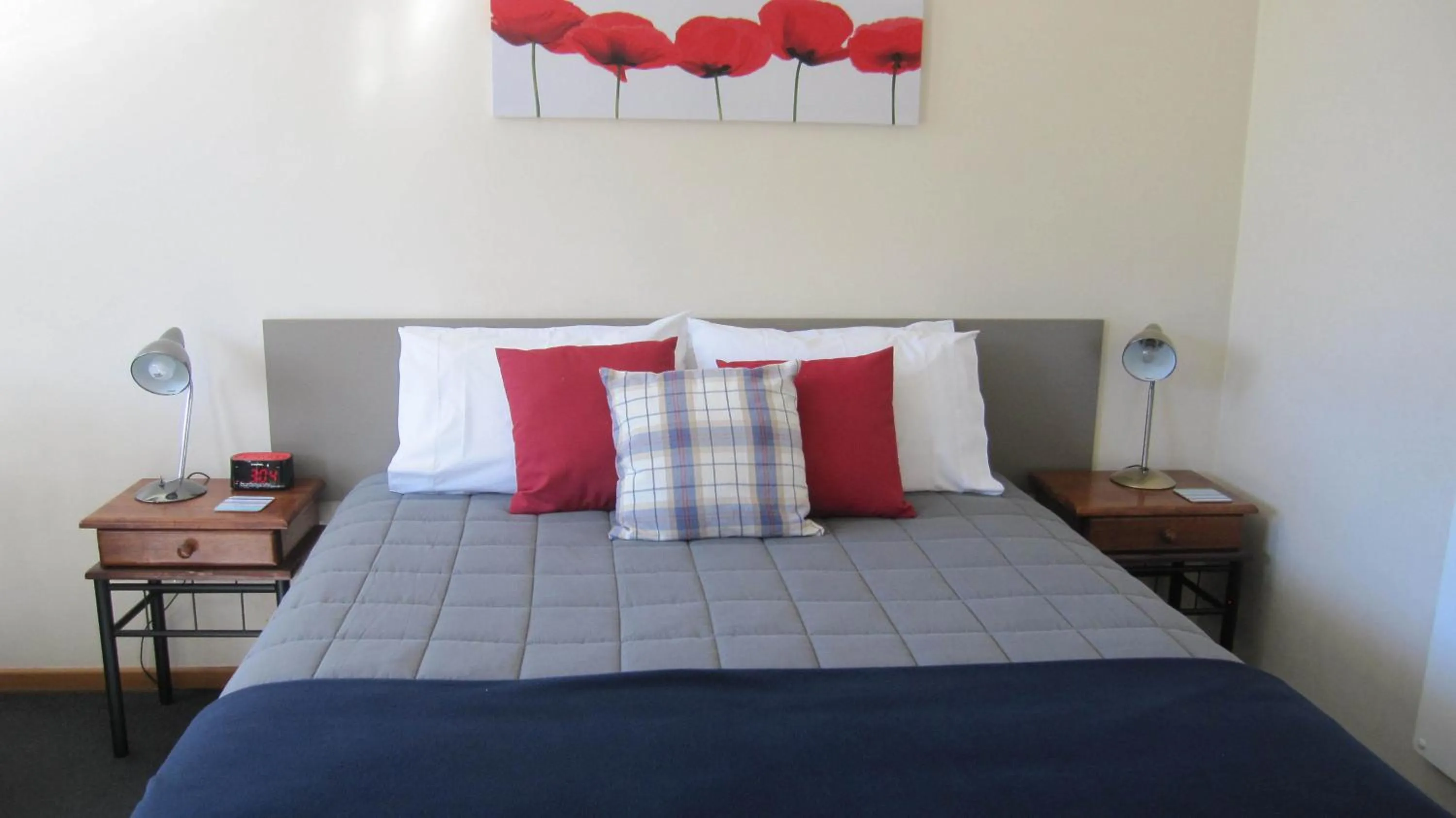 Bed in Cromwell Motel