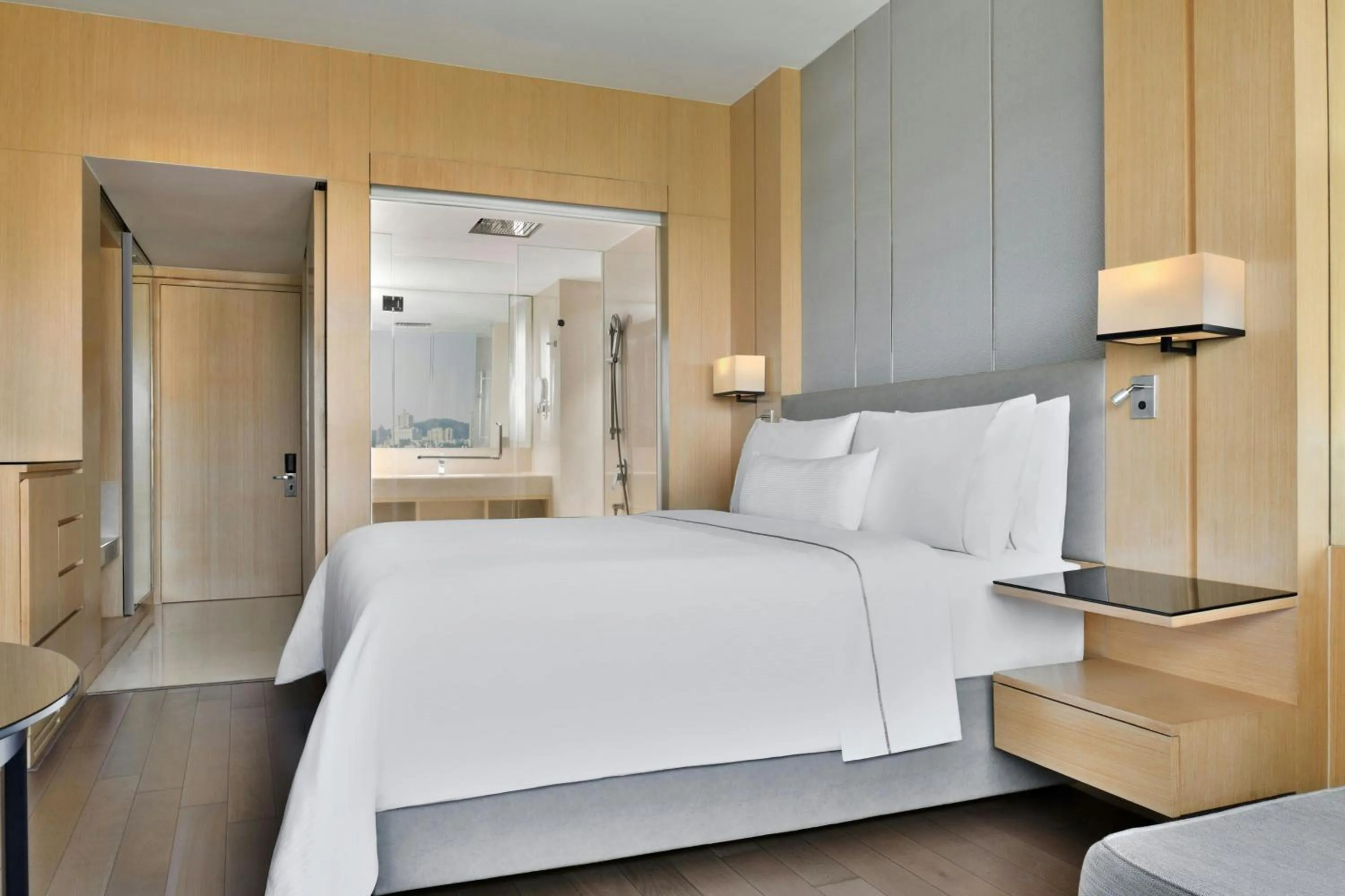 Photo of the whole room, Bed in The Westin Mumbai Powai Lake