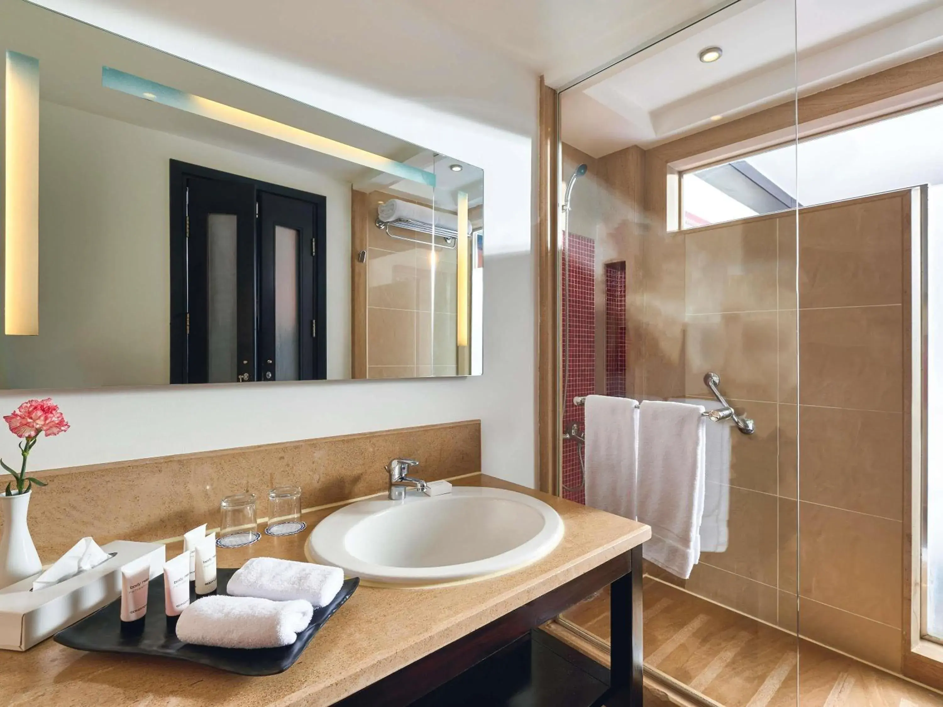 Standard Twin Room with Partial Nile View in Mövenpick Resort Aswan Standard Twin Room with Partial Nile View in Mövenpick Resort Aswan