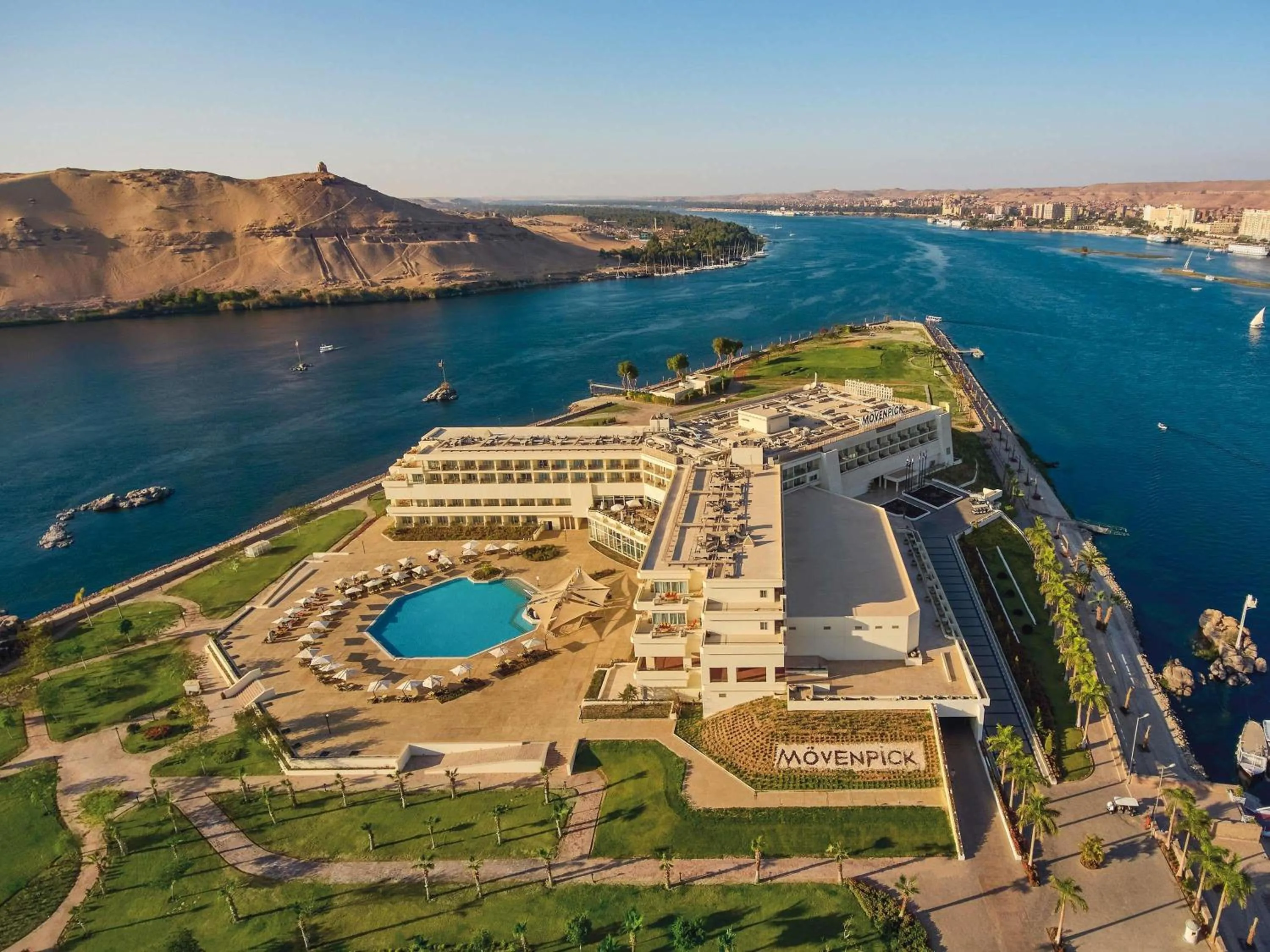 Lounge or bar in Mövenpick Resort Aswan