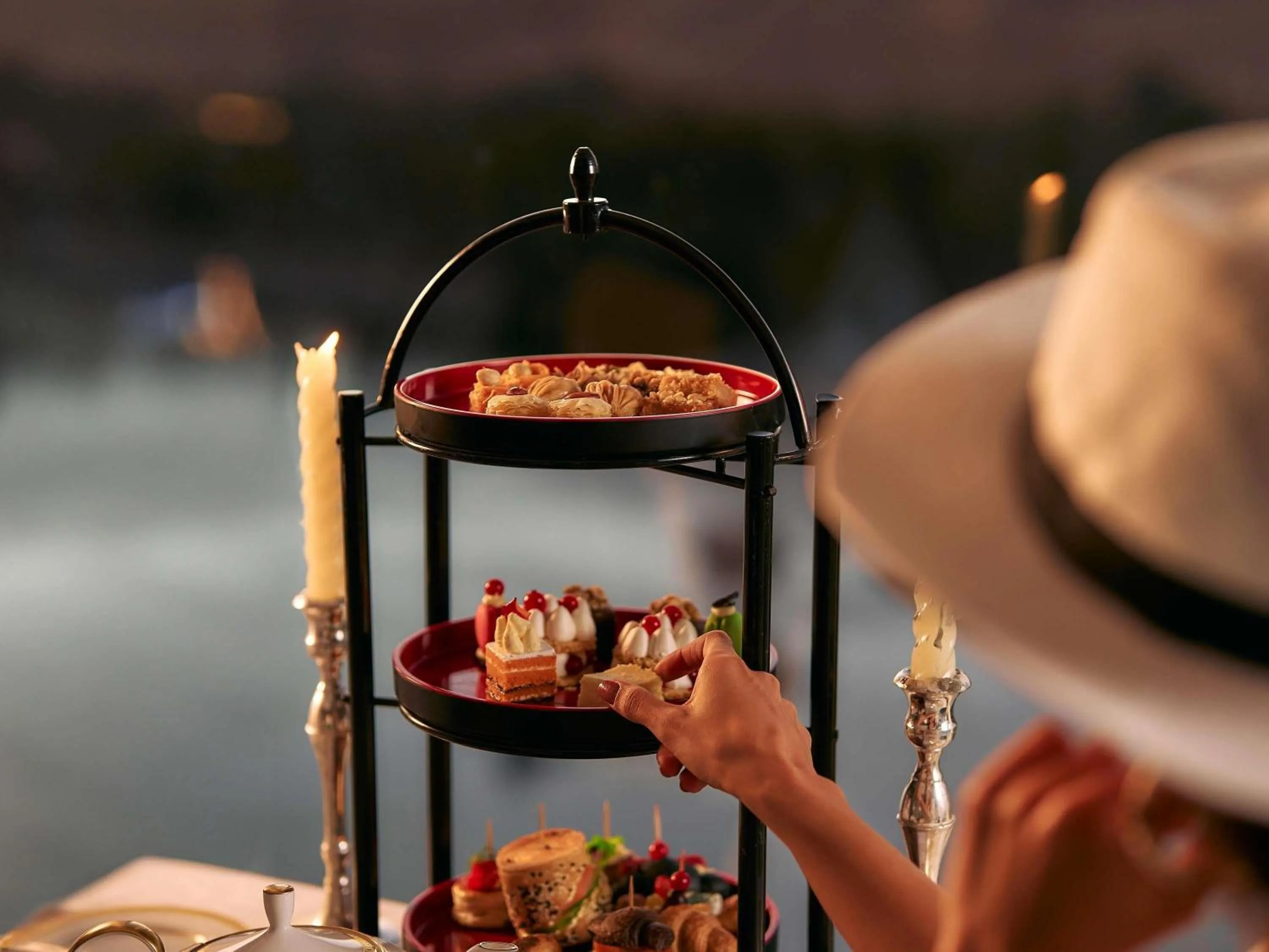 Lounge or bar in Mövenpick Resort Aswan