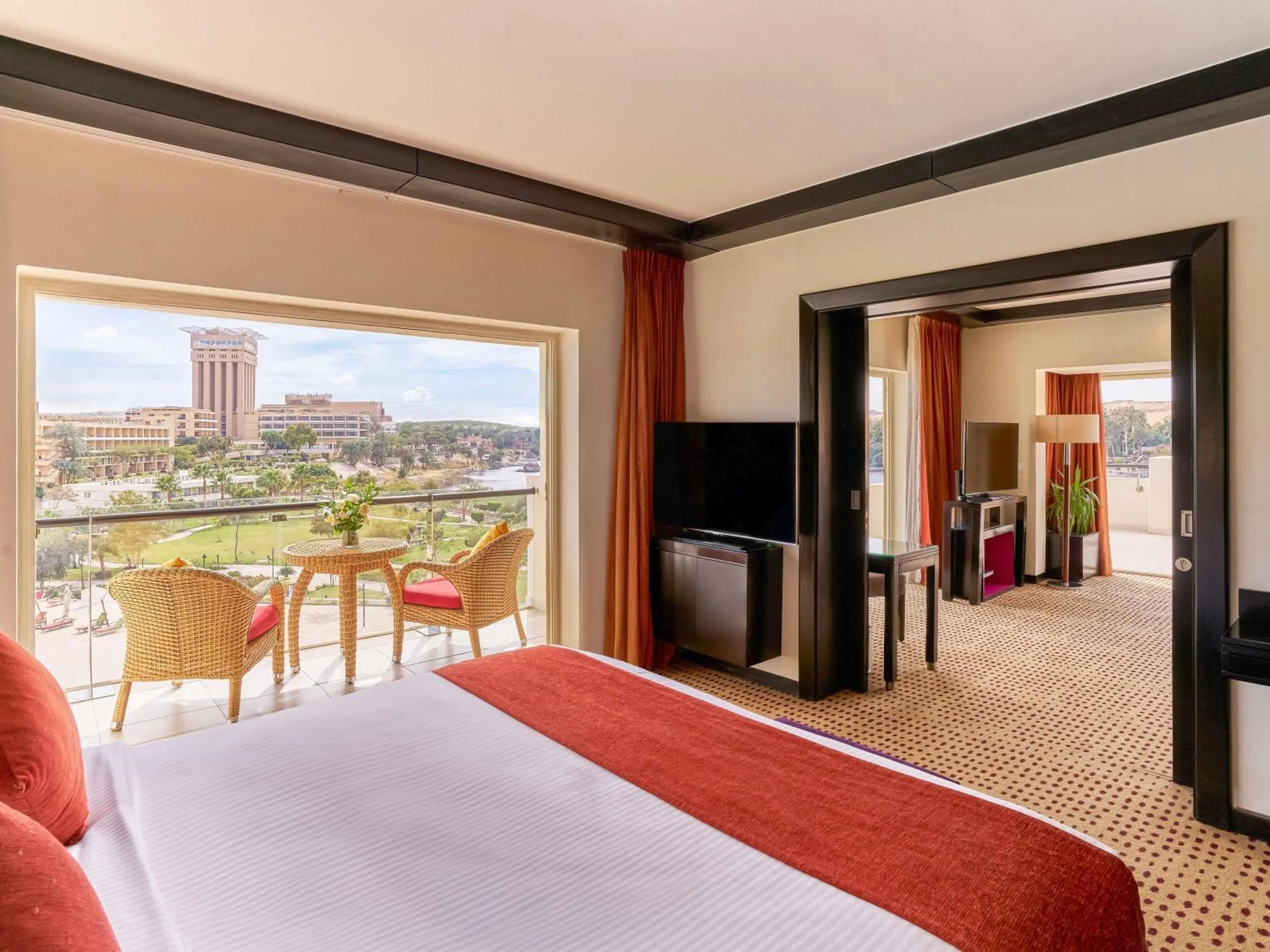 Bedroom, Bed in Mövenpick Resort Aswan