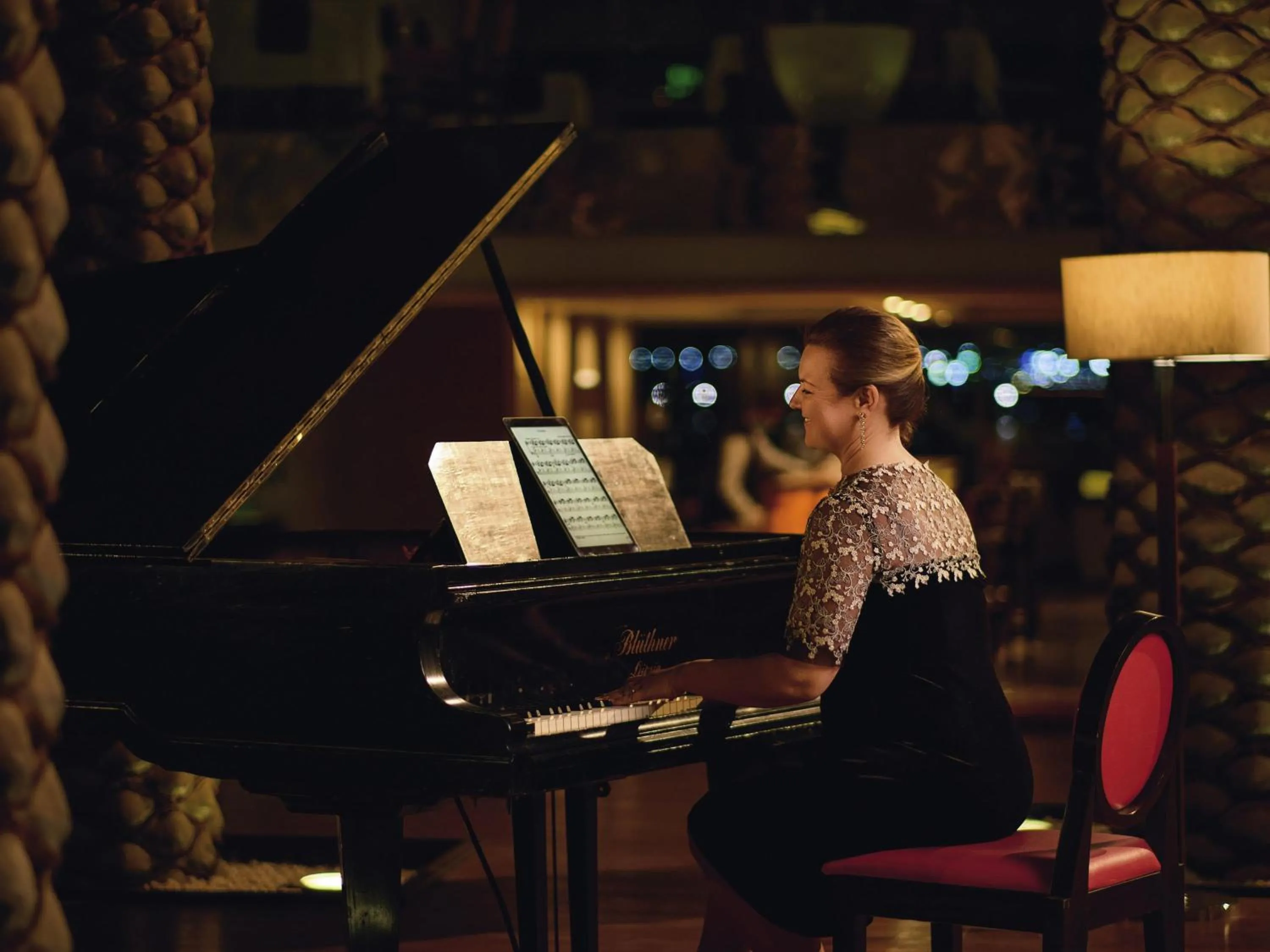 Lounge or bar in Mövenpick Resort Aswan