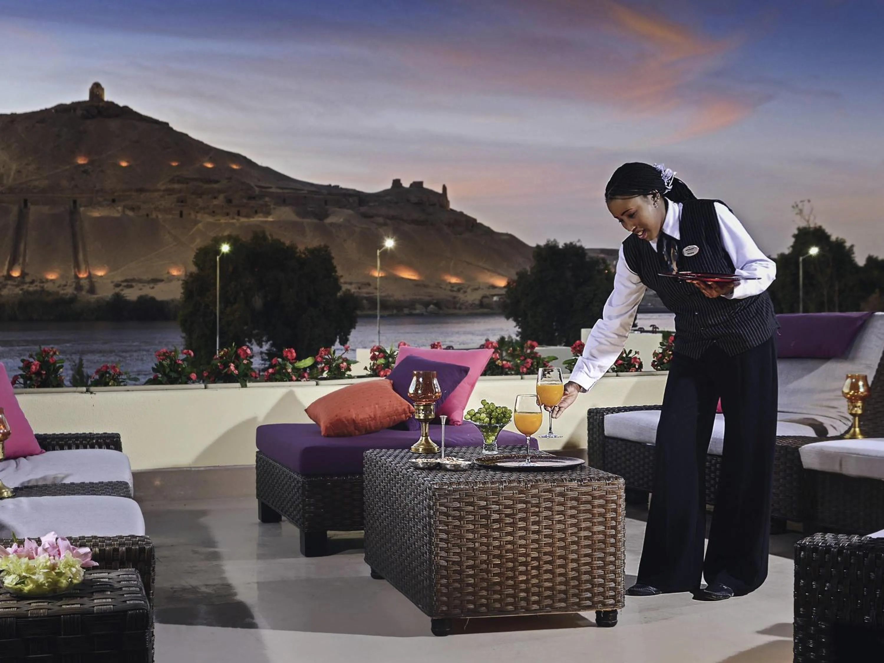 Lounge or bar in Mövenpick Resort Aswan