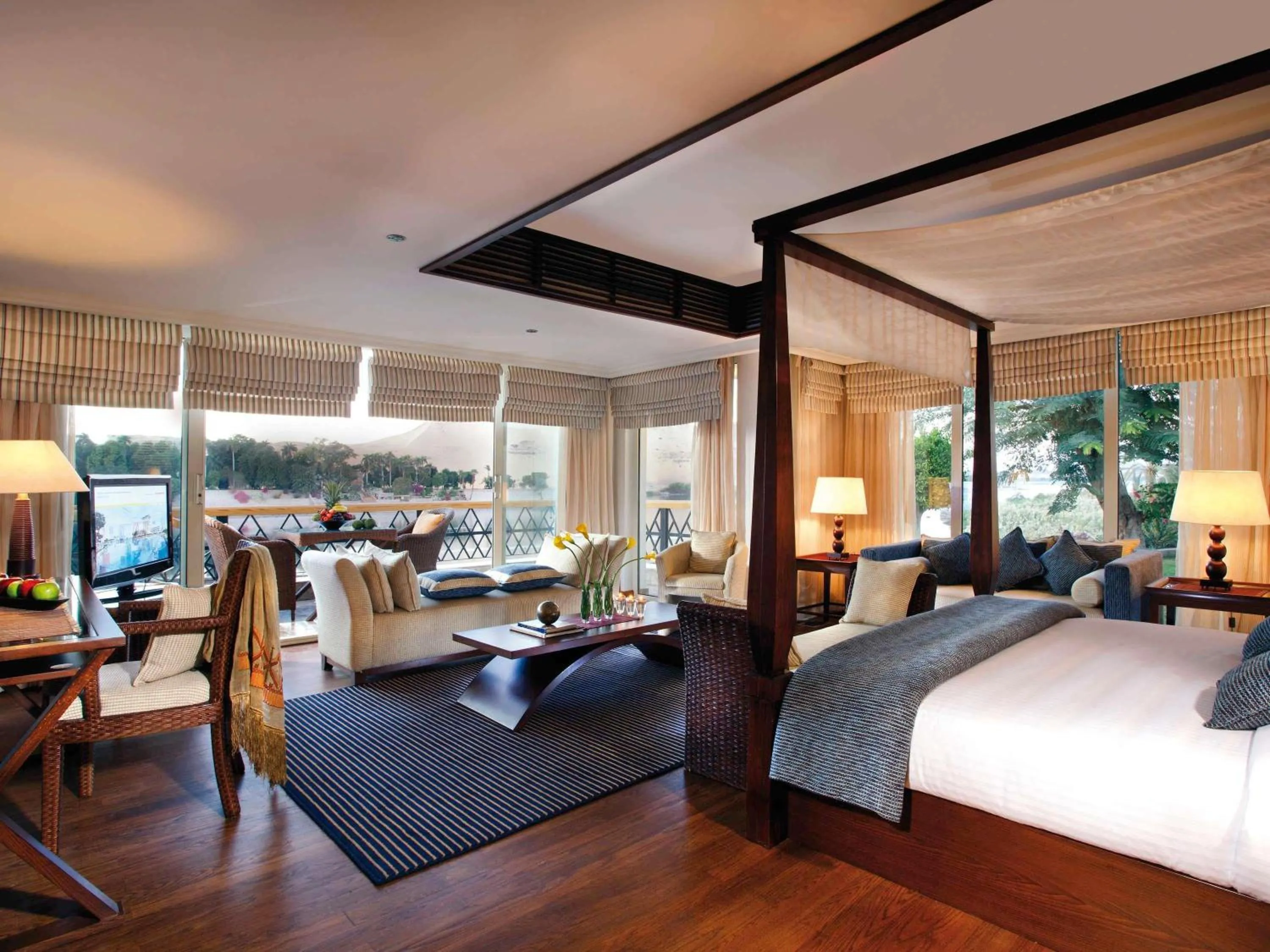 Bedroom, Bed in Mövenpick Resort Aswan