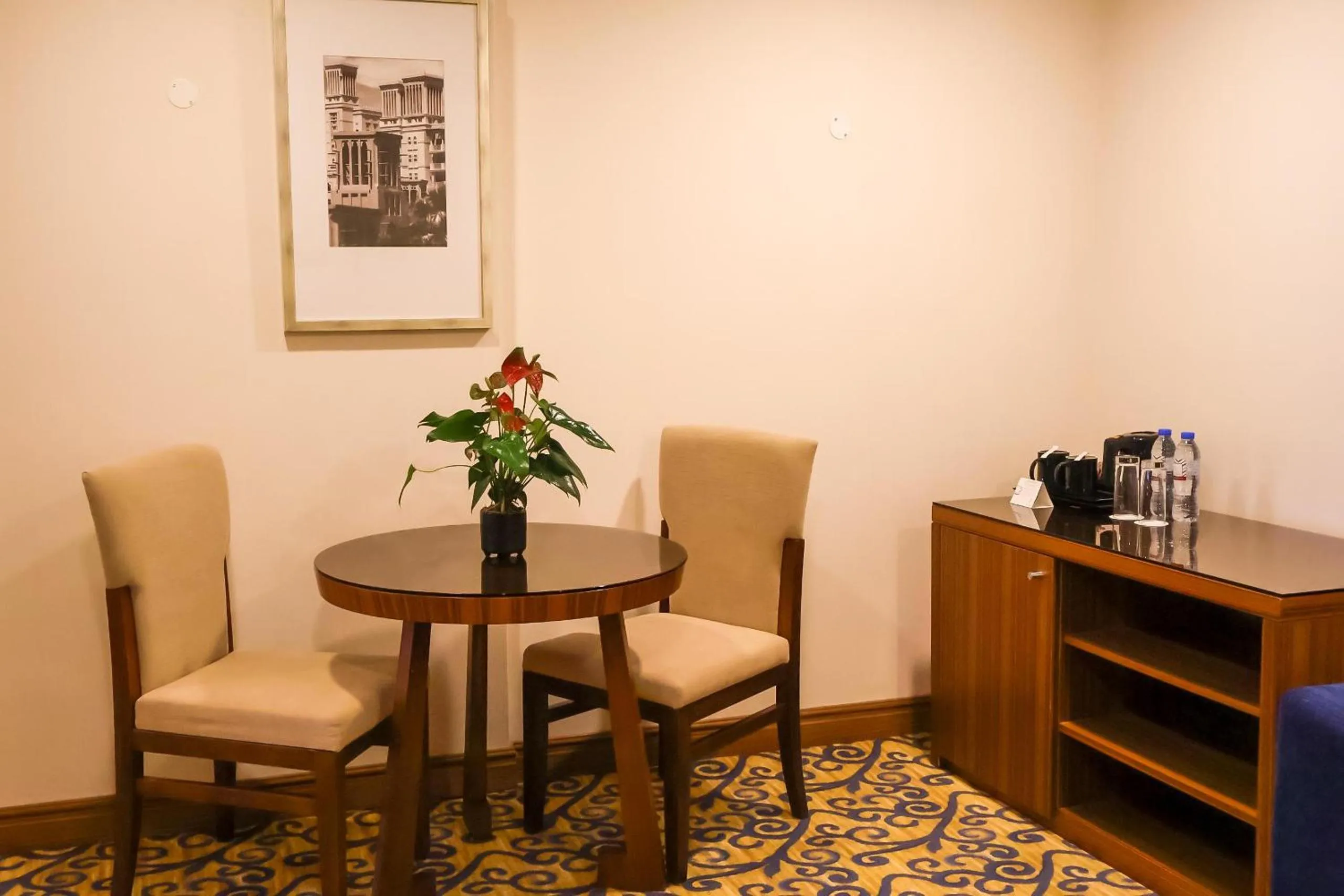 Coffee/tea facilities in City Seasons Al Hamra Hotel