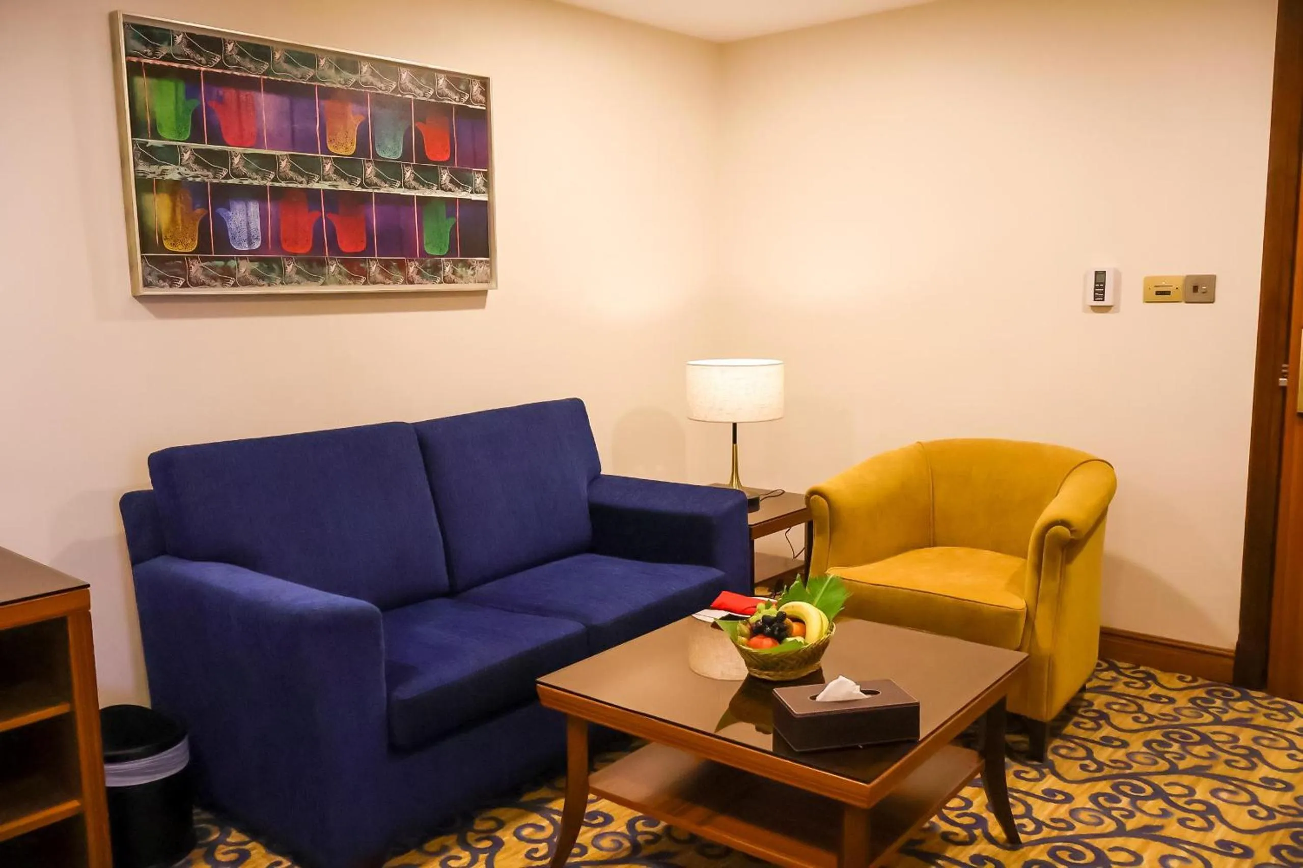 Living room in City Seasons Al Hamra Hotel