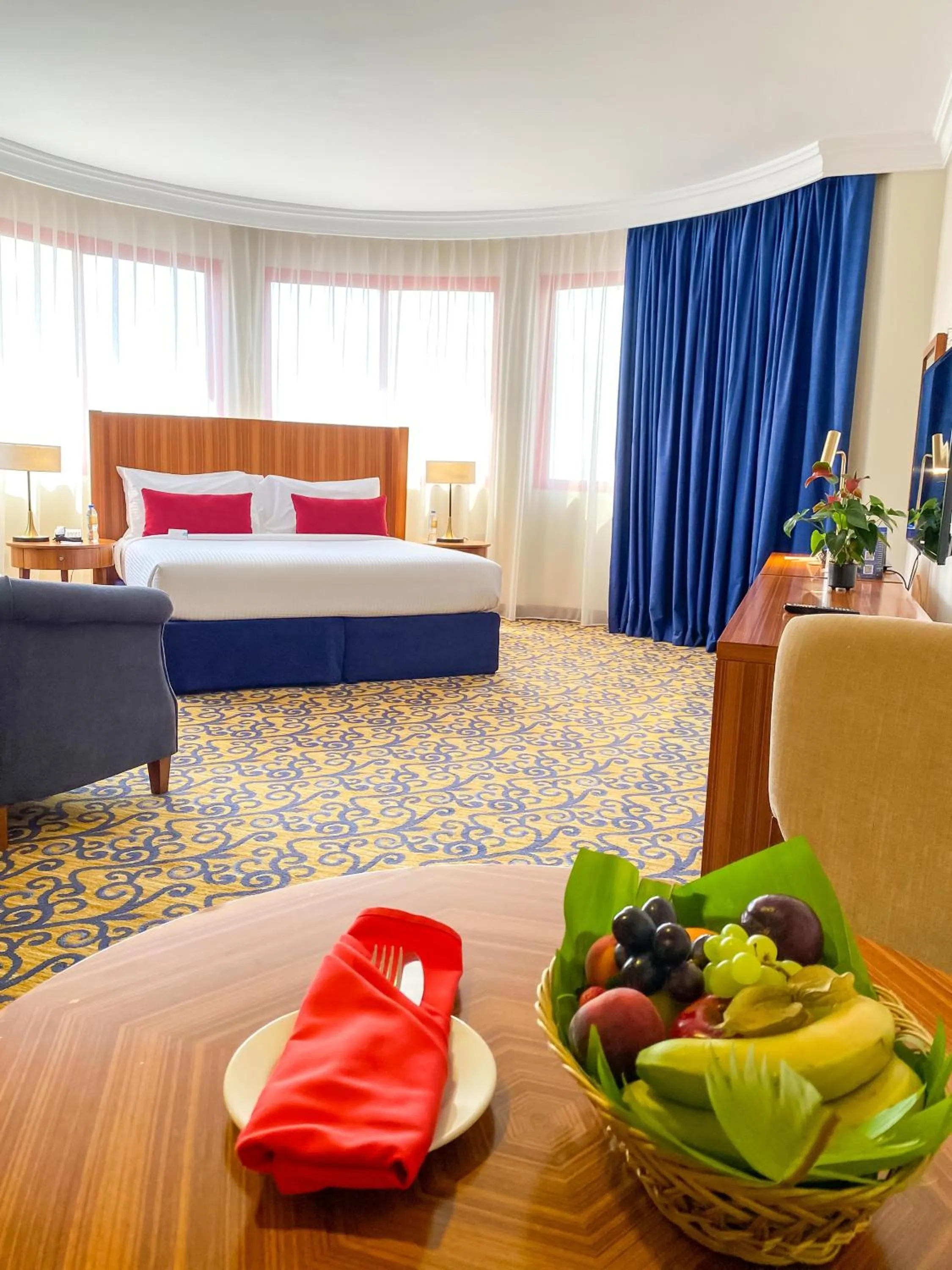 Bedroom, Bed in City Seasons Al Hamra Hotel