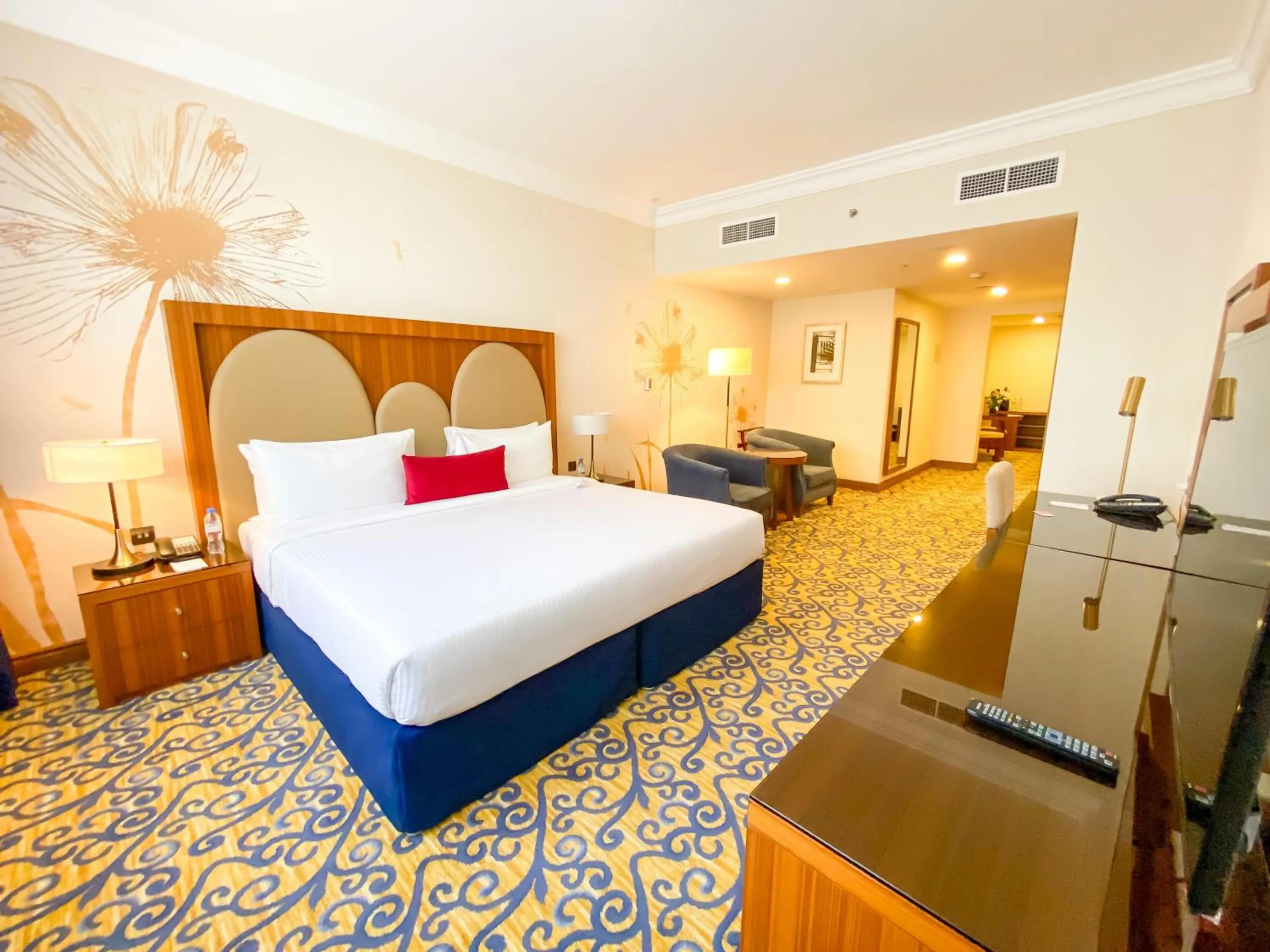 Bed in City Seasons Al Hamra Hotel