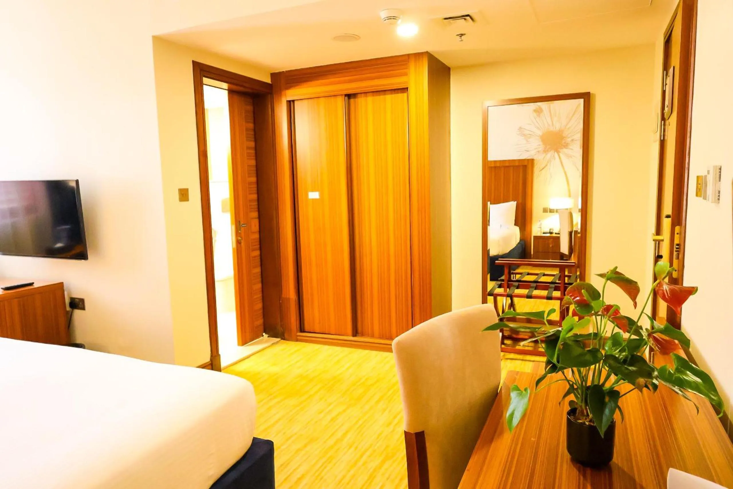 View (from property/room), Bed in City Seasons Al Hamra Hotel