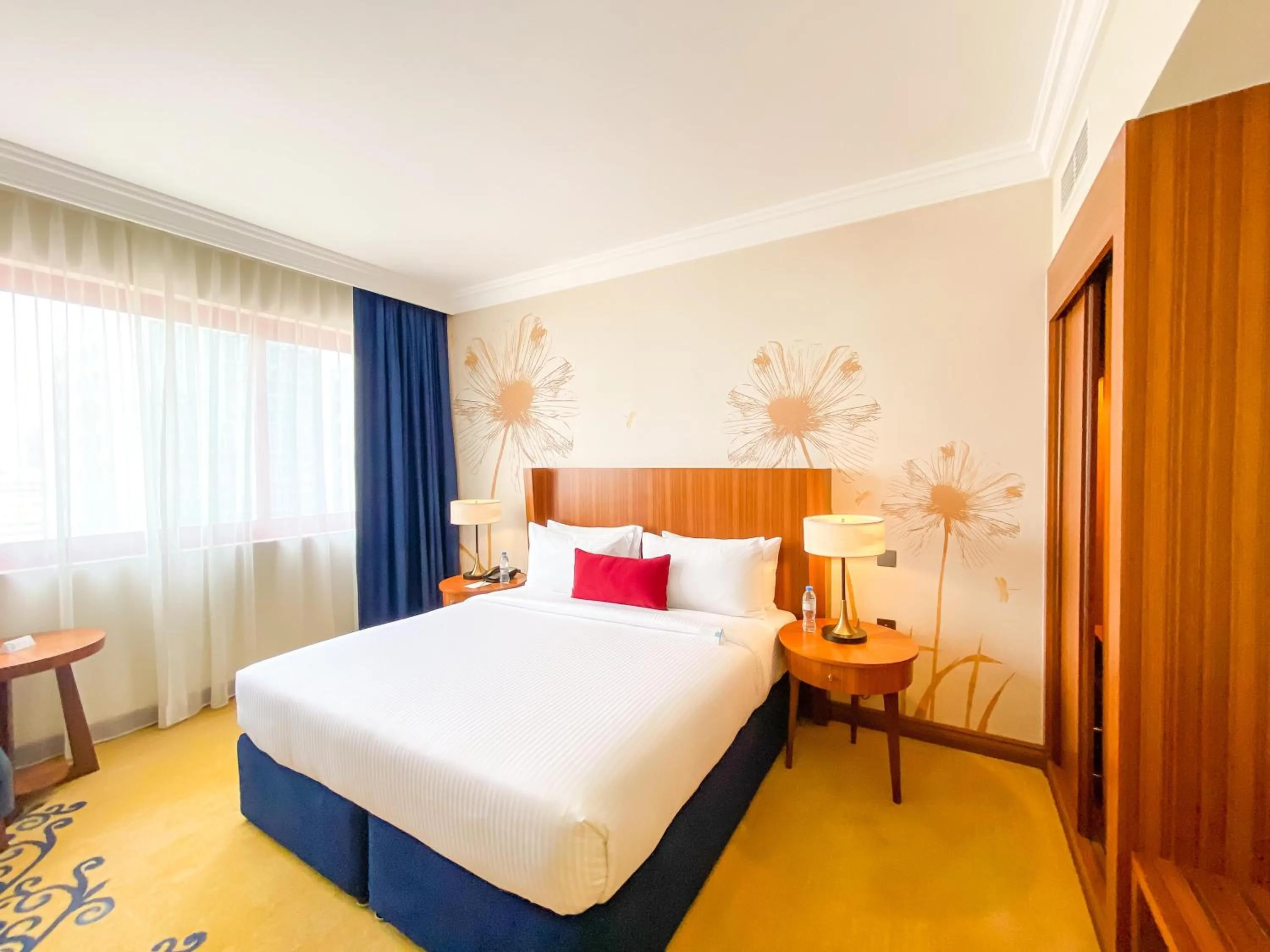 Bedroom, Bed in City Seasons Al Hamra Hotel