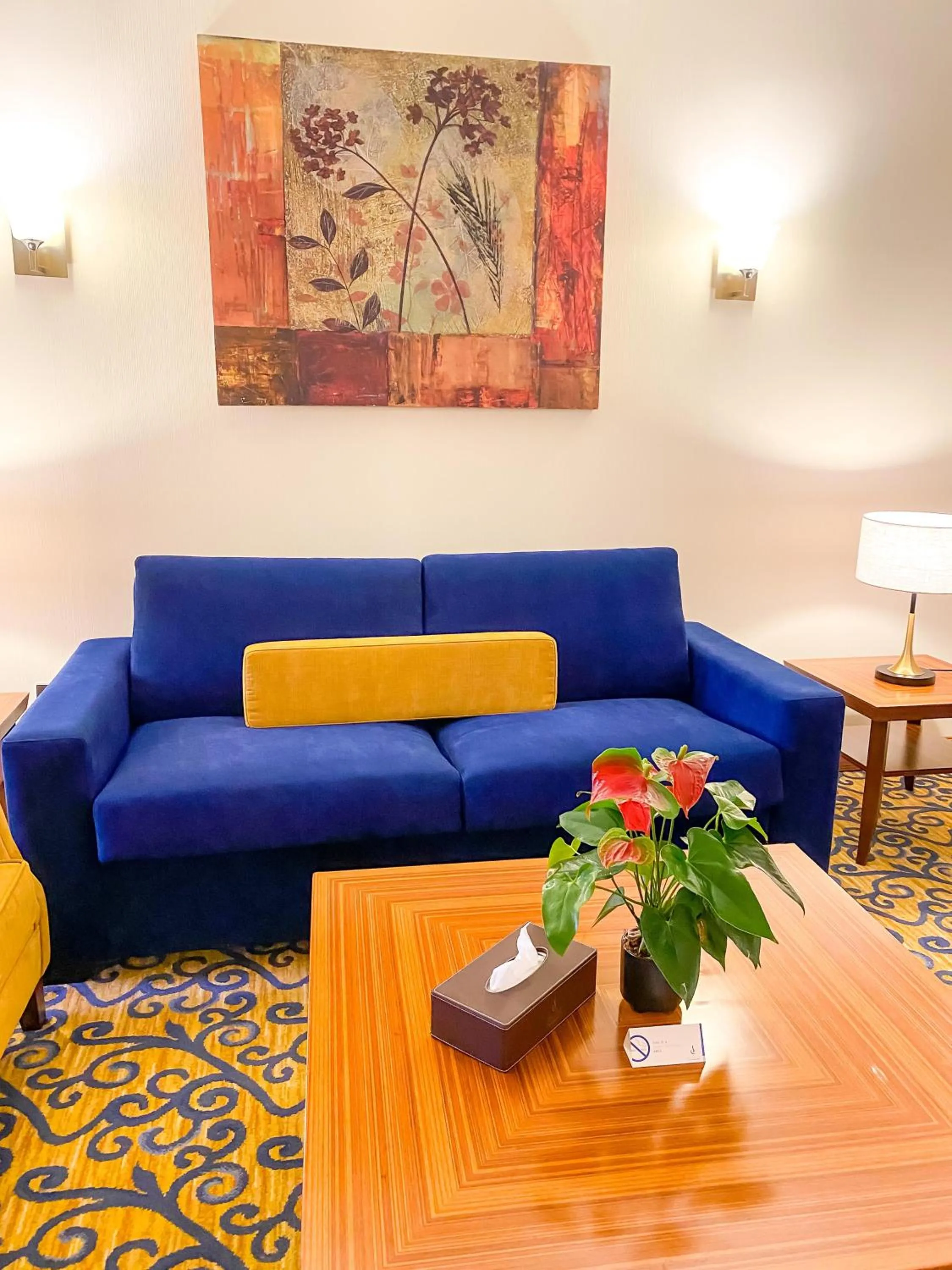 Seating area in City Seasons Al Hamra Hotel