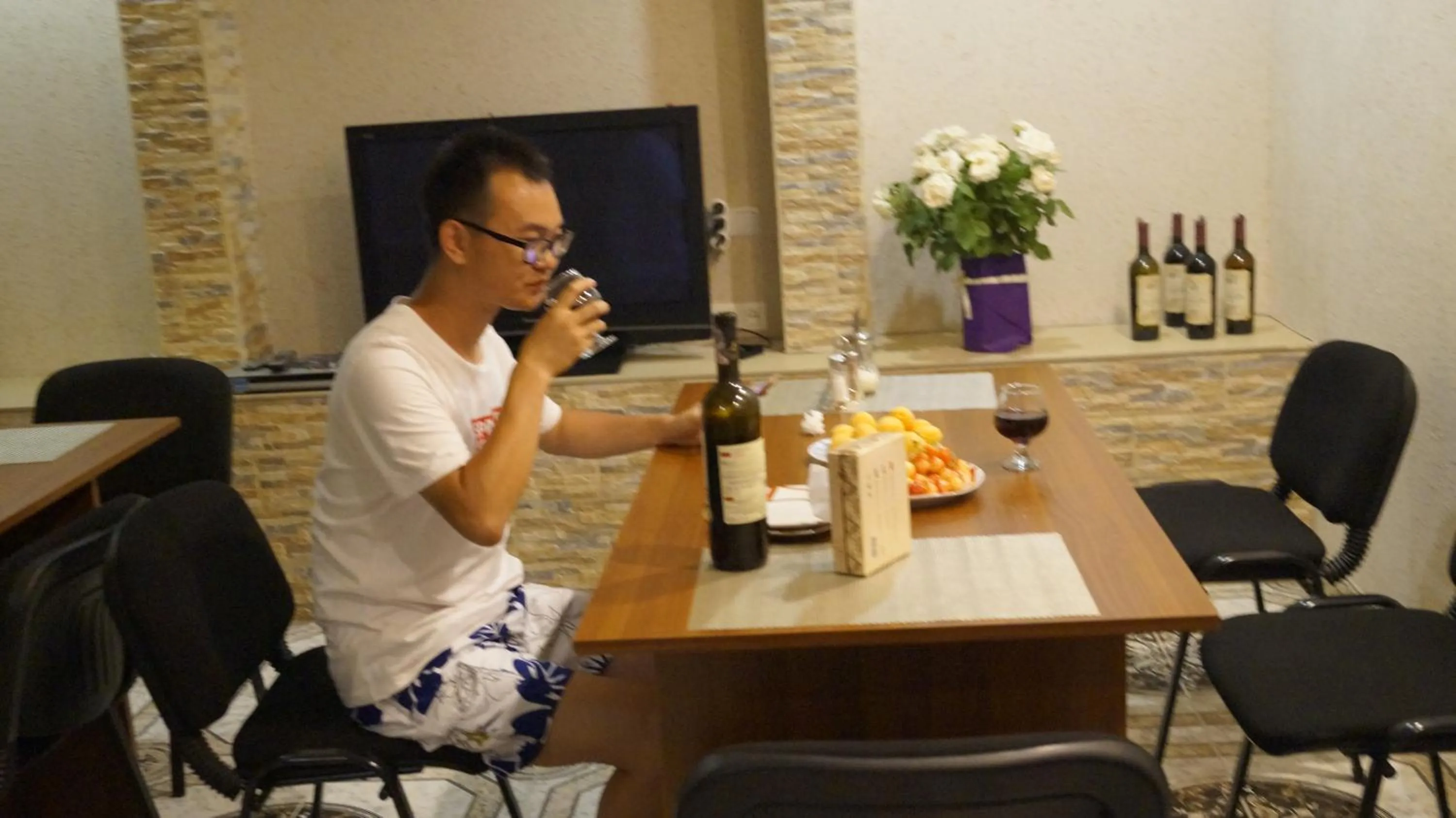 Communal lounge/ TV room in Komitas Avenue Guest House