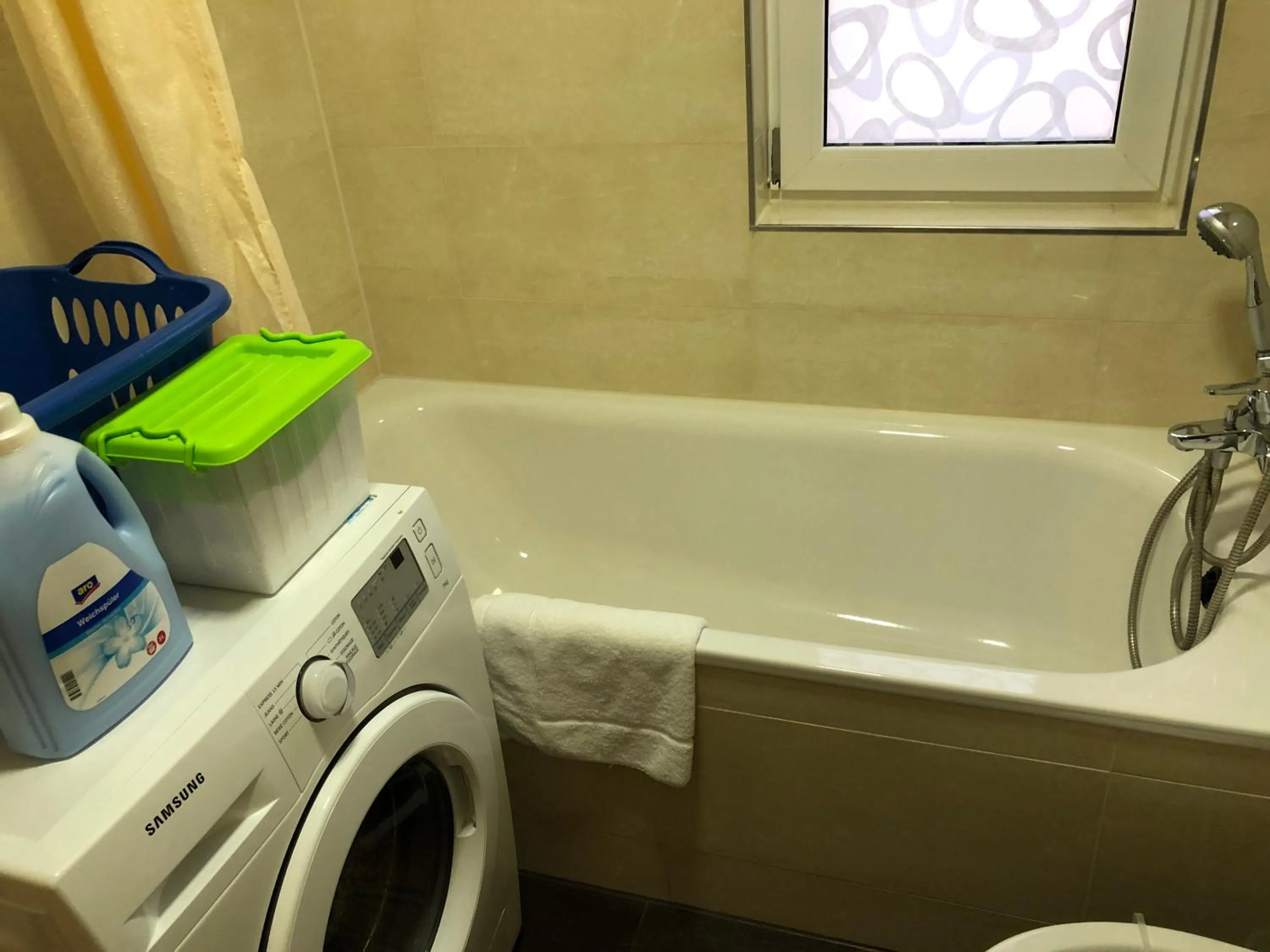 Bathroom in Sahara Falcon