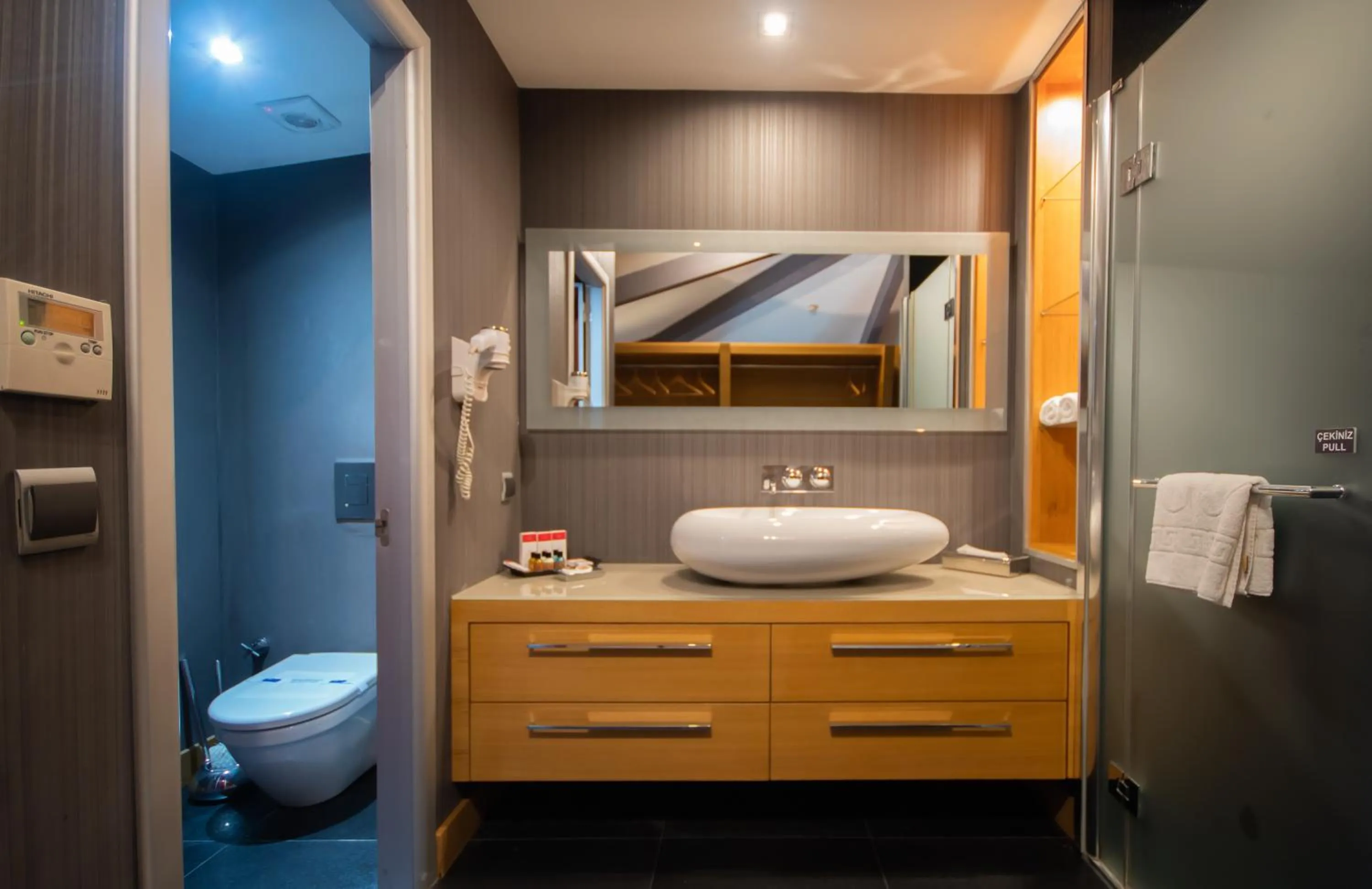 Toilet in Vernazza Suites