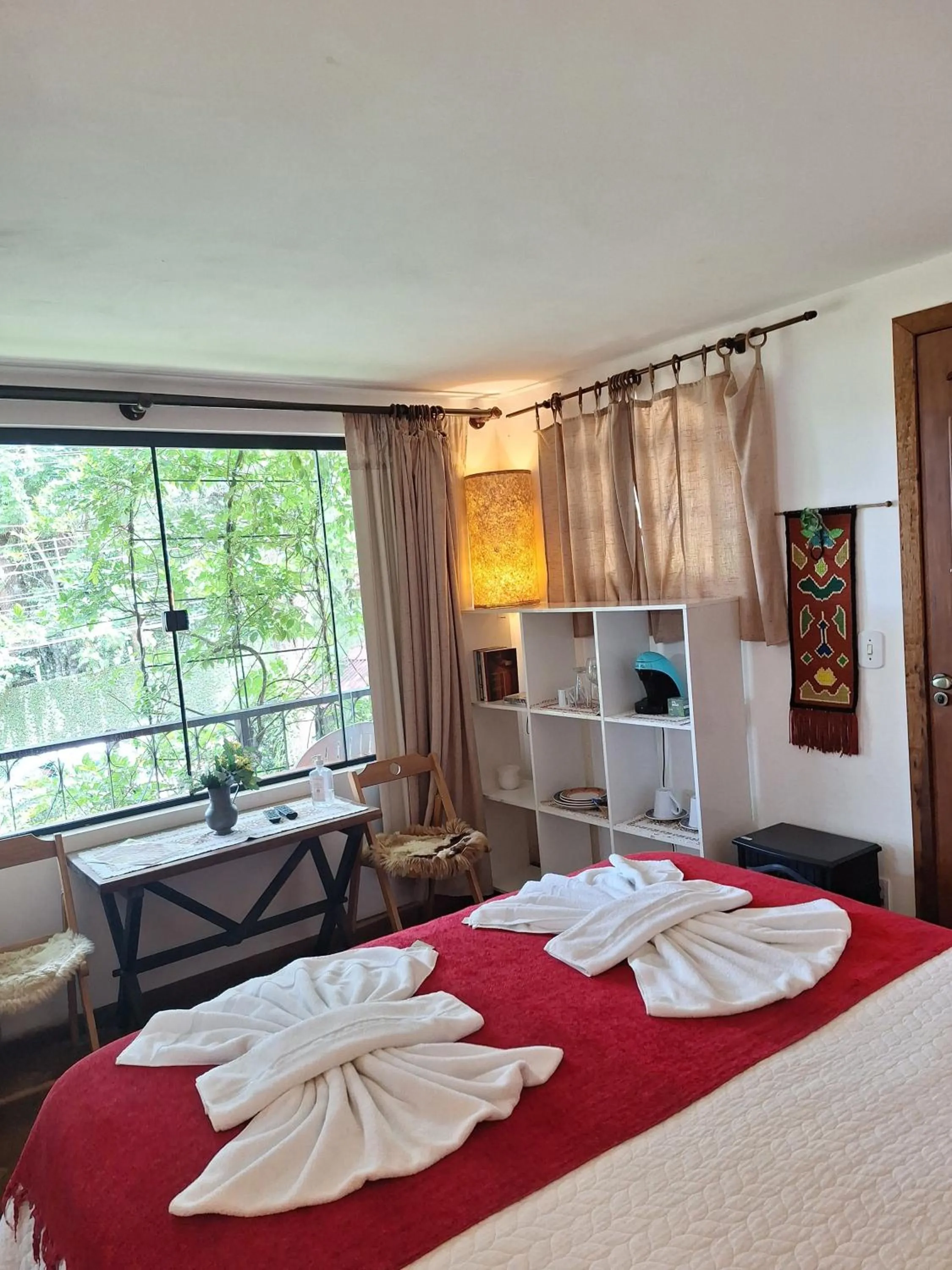 Photo of the whole room, Bed in Chalés ANECUEM