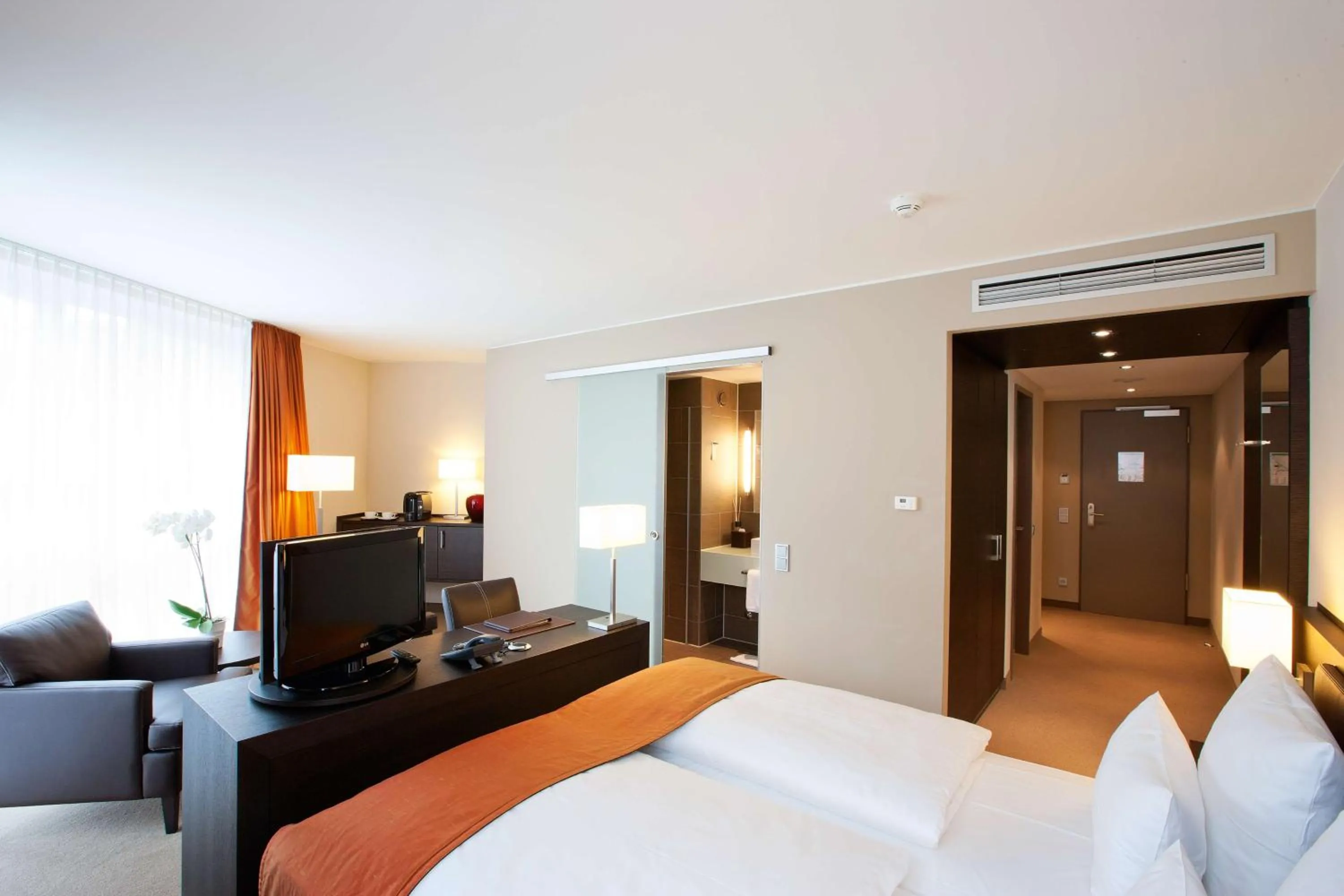 Photo of the whole room, Bed in ATLANTIC Grand Hotel Bremen