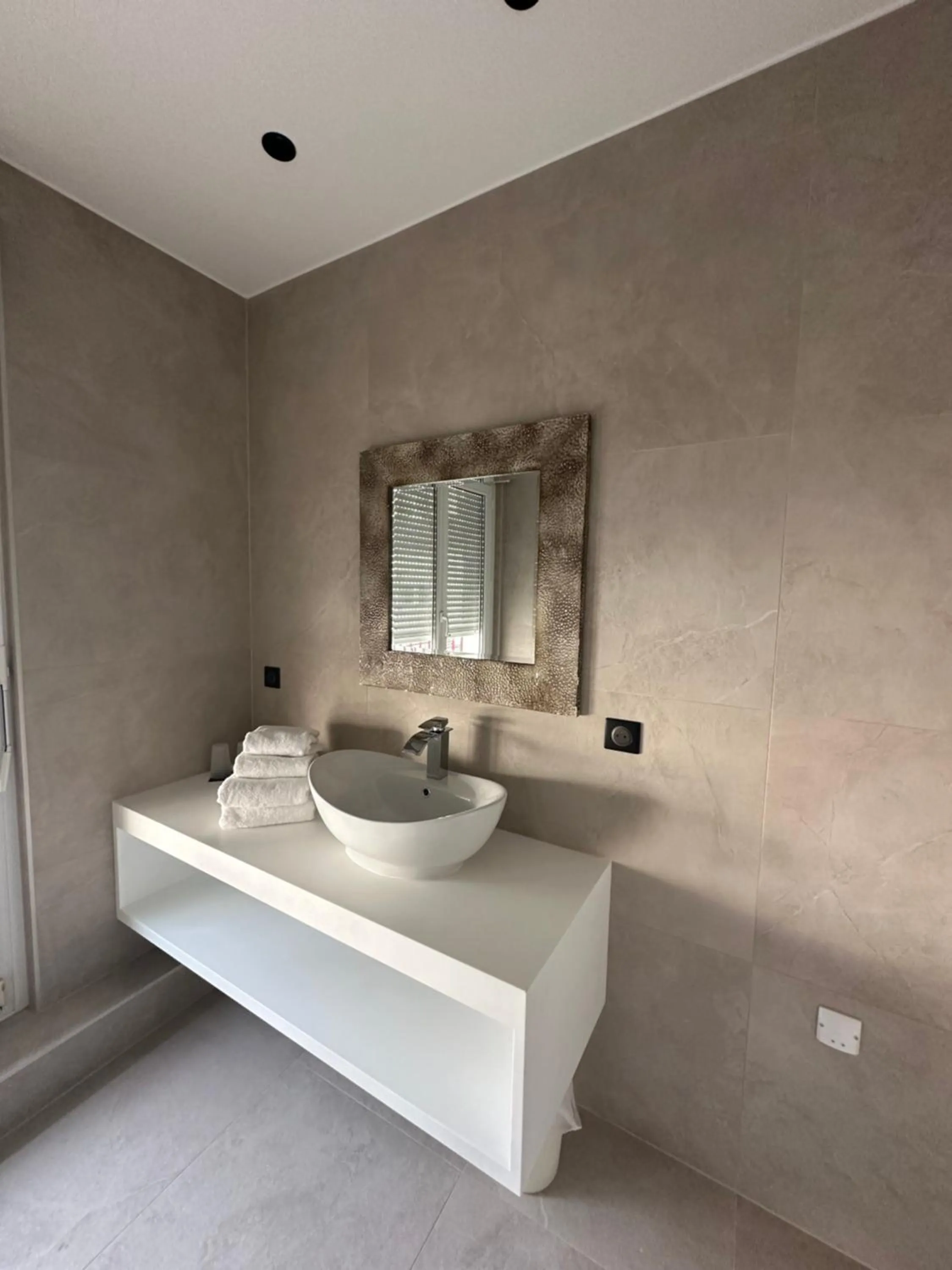 Property building in Hotel Au Nid De Cigognes