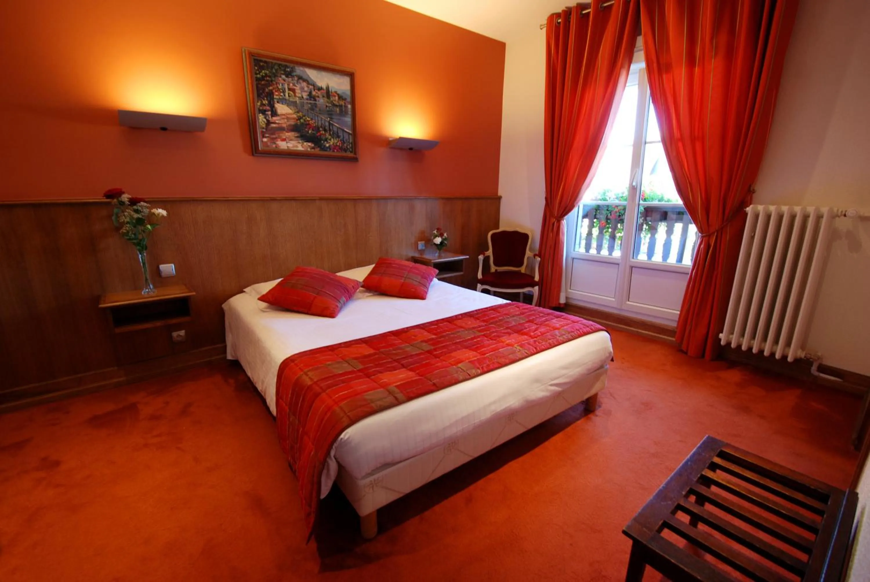 Photo of the whole room, Bed in Hotel Au Nid De Cigognes