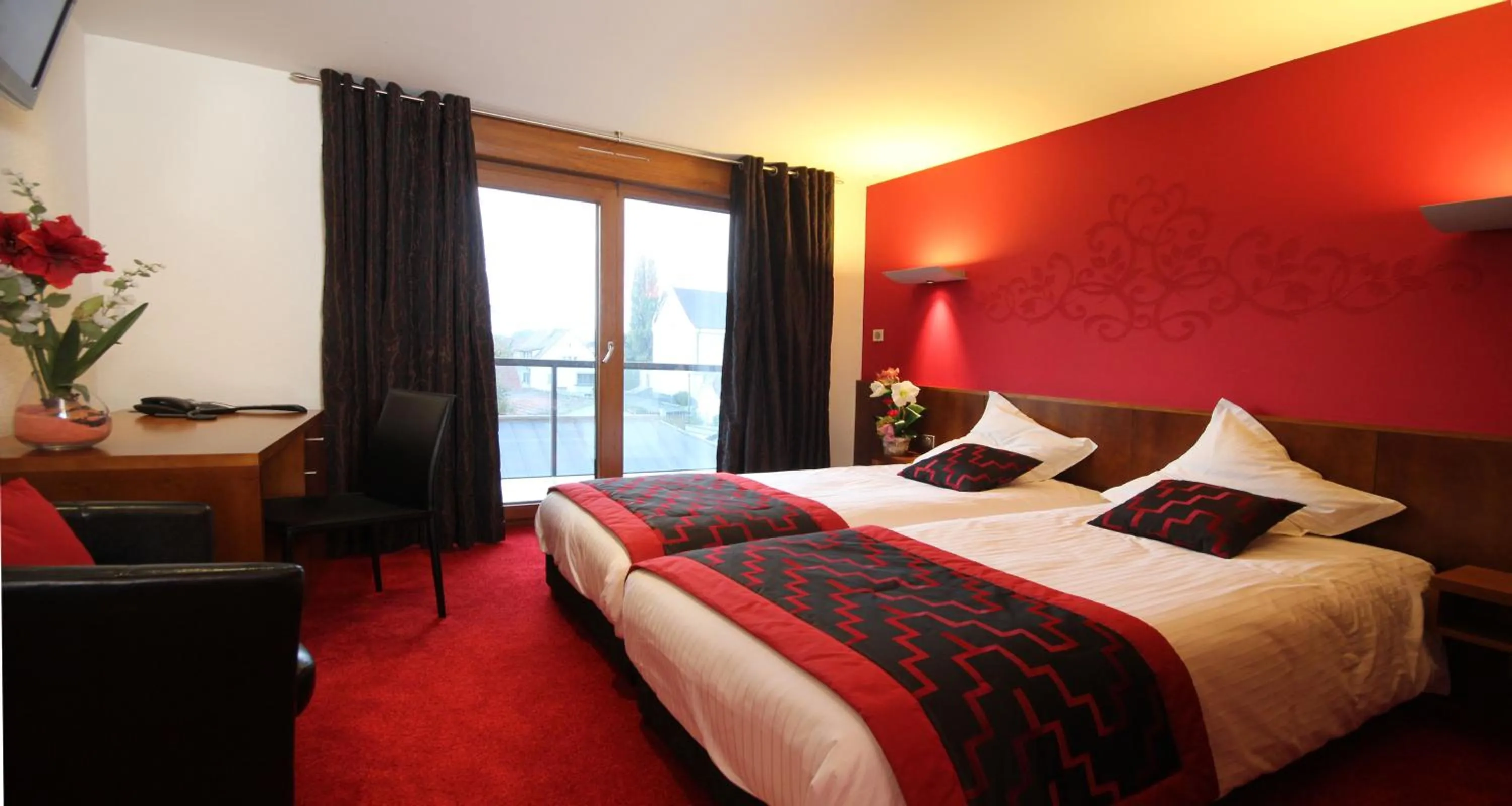 Photo of the whole room, Bed in Hotel Au Nid De Cigognes