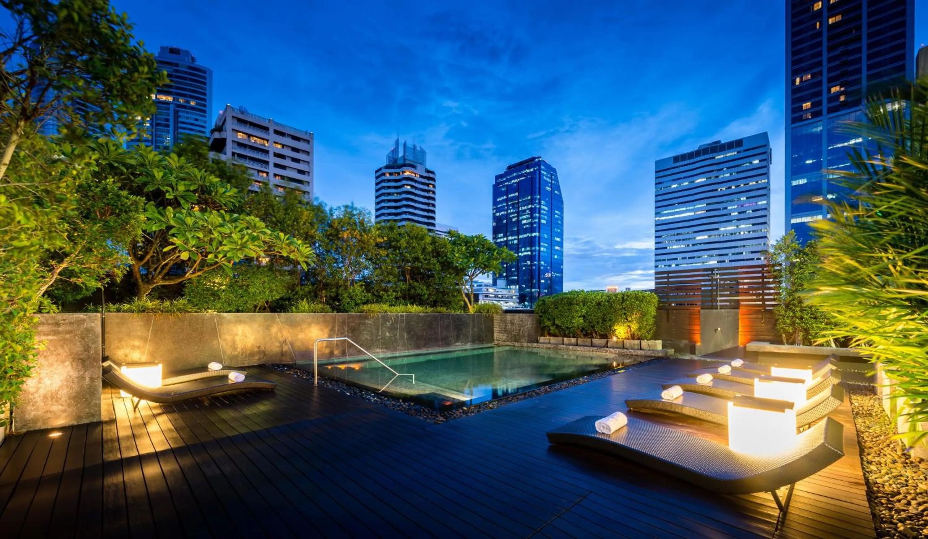 Swimming pool in Maitria Hotel Sukhumvit 18 Bangkok – A Chatrium Collection
