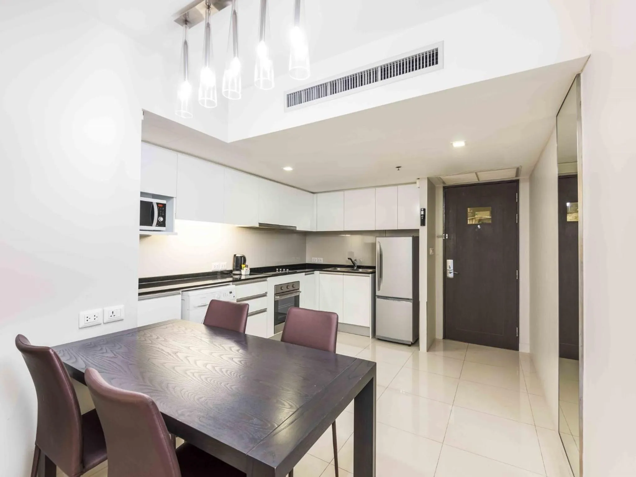 Dining area in Maitria Hotel Sukhumvit 18 Bangkok – A Chatrium Collection