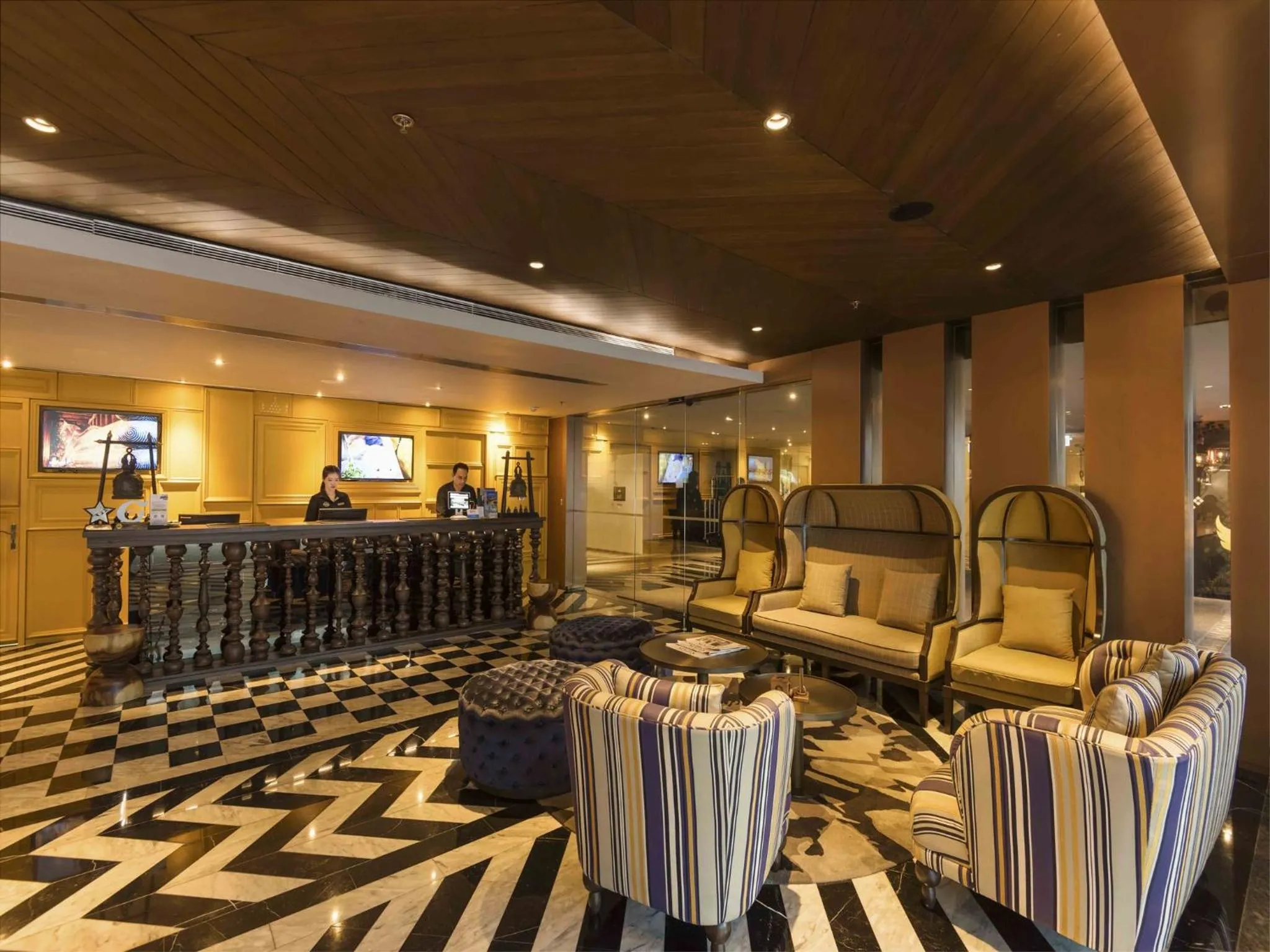 Lobby or reception in Maitria Hotel Sukhumvit 18 Bangkok – A Chatrium Collection