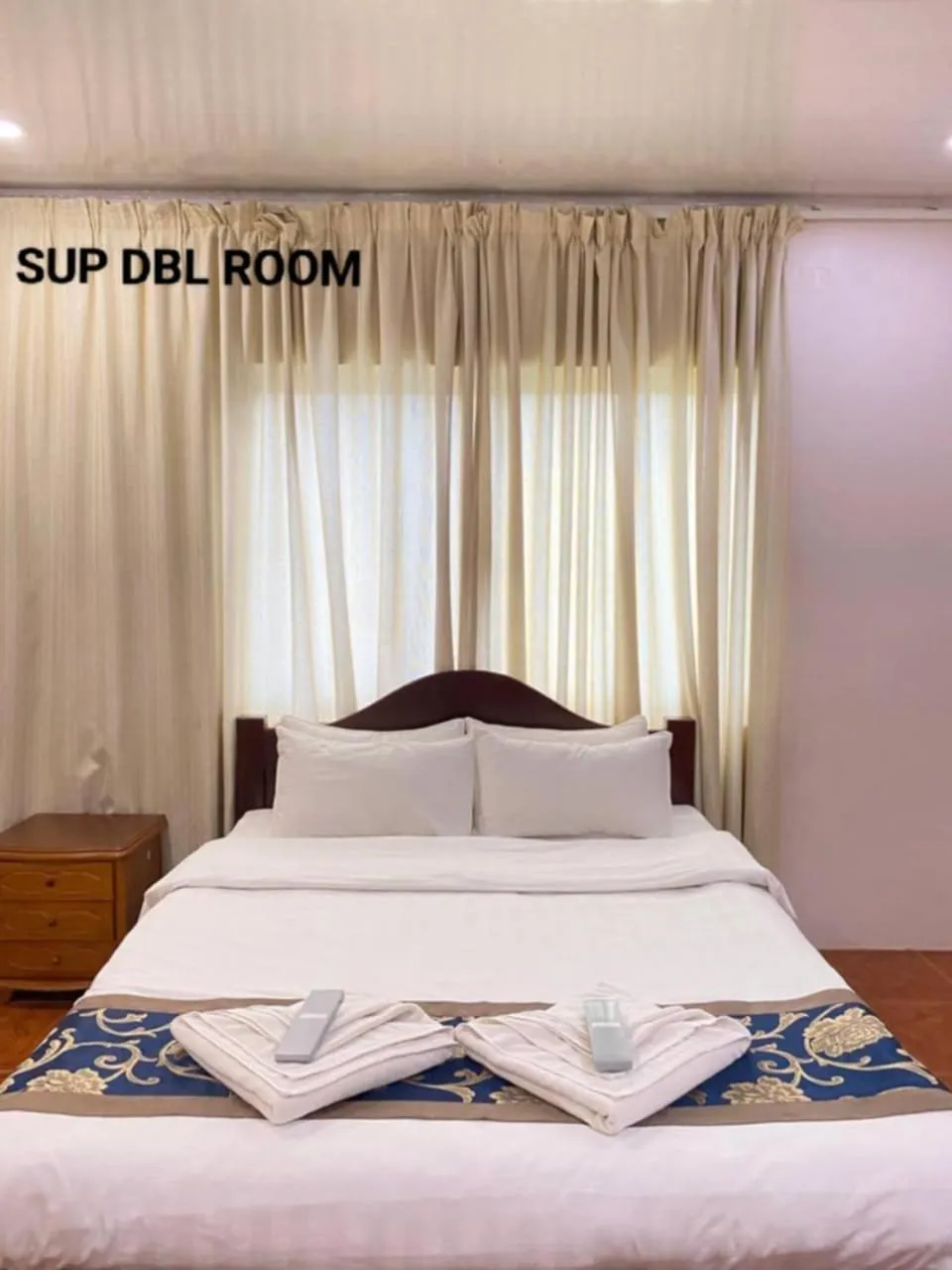 Shower, Bed in A&A Plaza Hotel