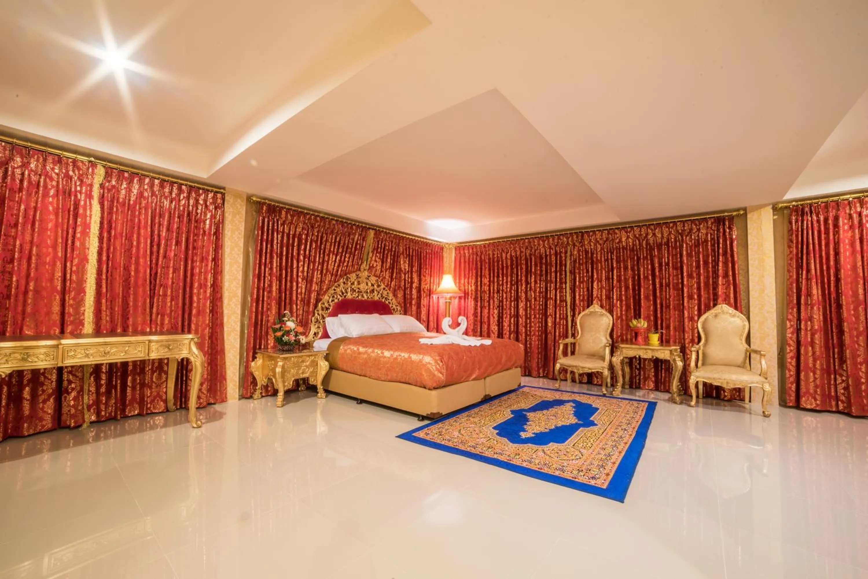 Bedroom, Bed in Nakaraj Princess Chiang Rai - Walking Street