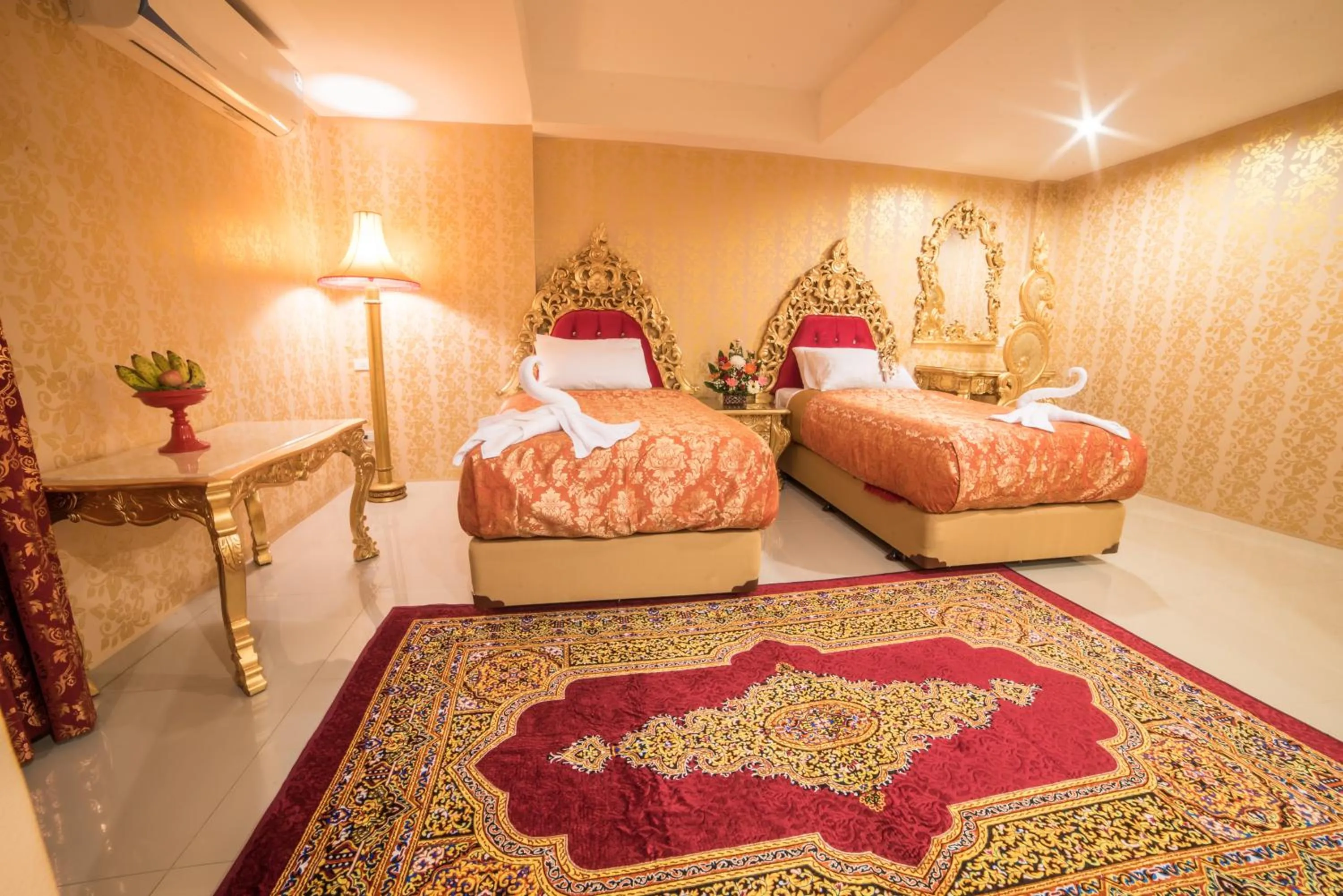 Bed in Nakaraj Princess Chiang Rai - Walking Street