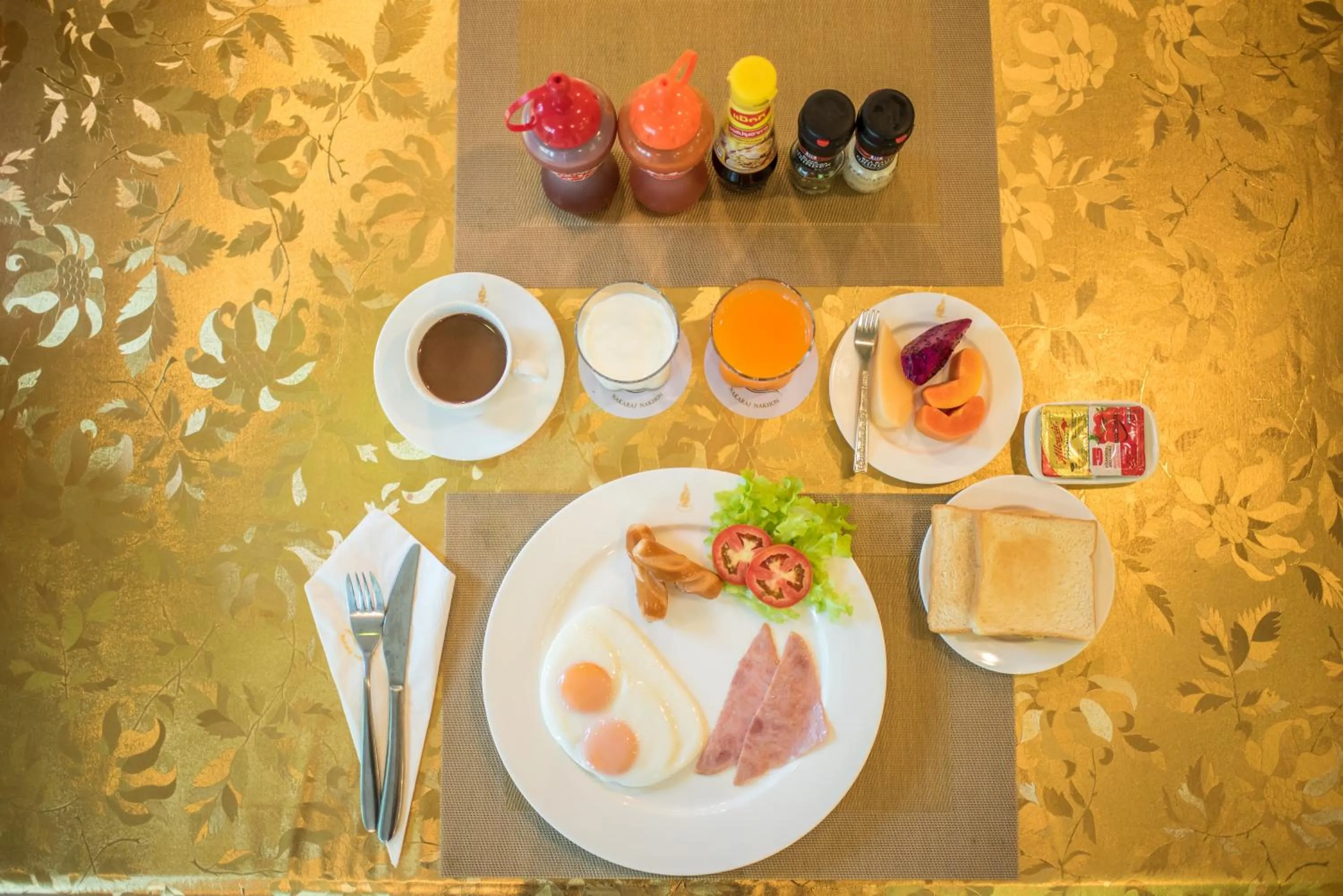 American breakfast in Nakaraj Princess Chiang Rai - Walking Street