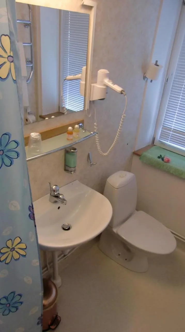 Bathroom in Hotell Turistgården i Simrishamn