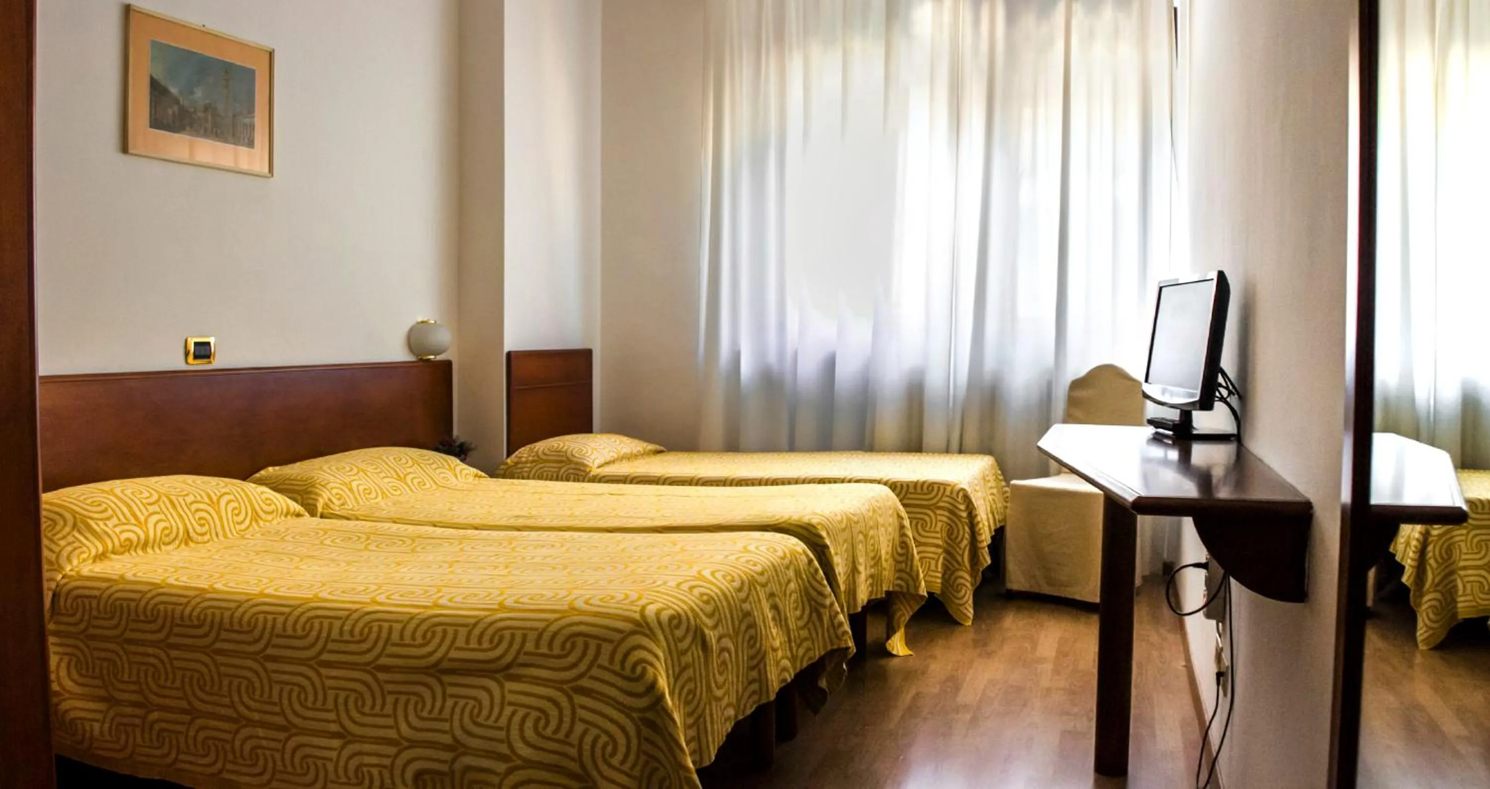 Photo of the whole room, Bed in Domus Hotel